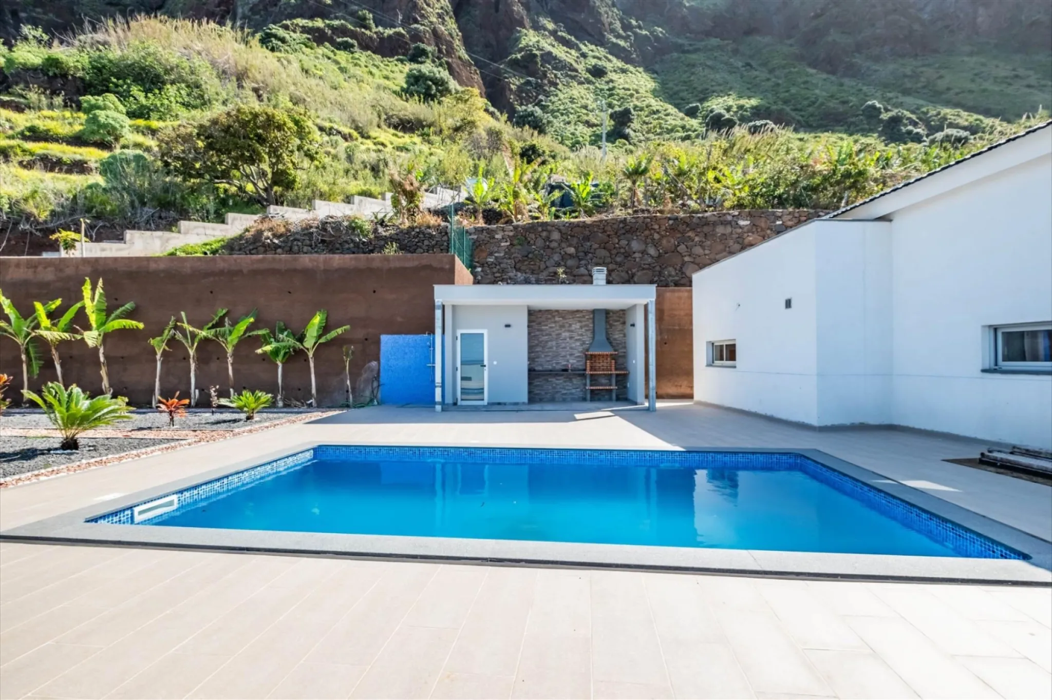 M802 Poolterrasse