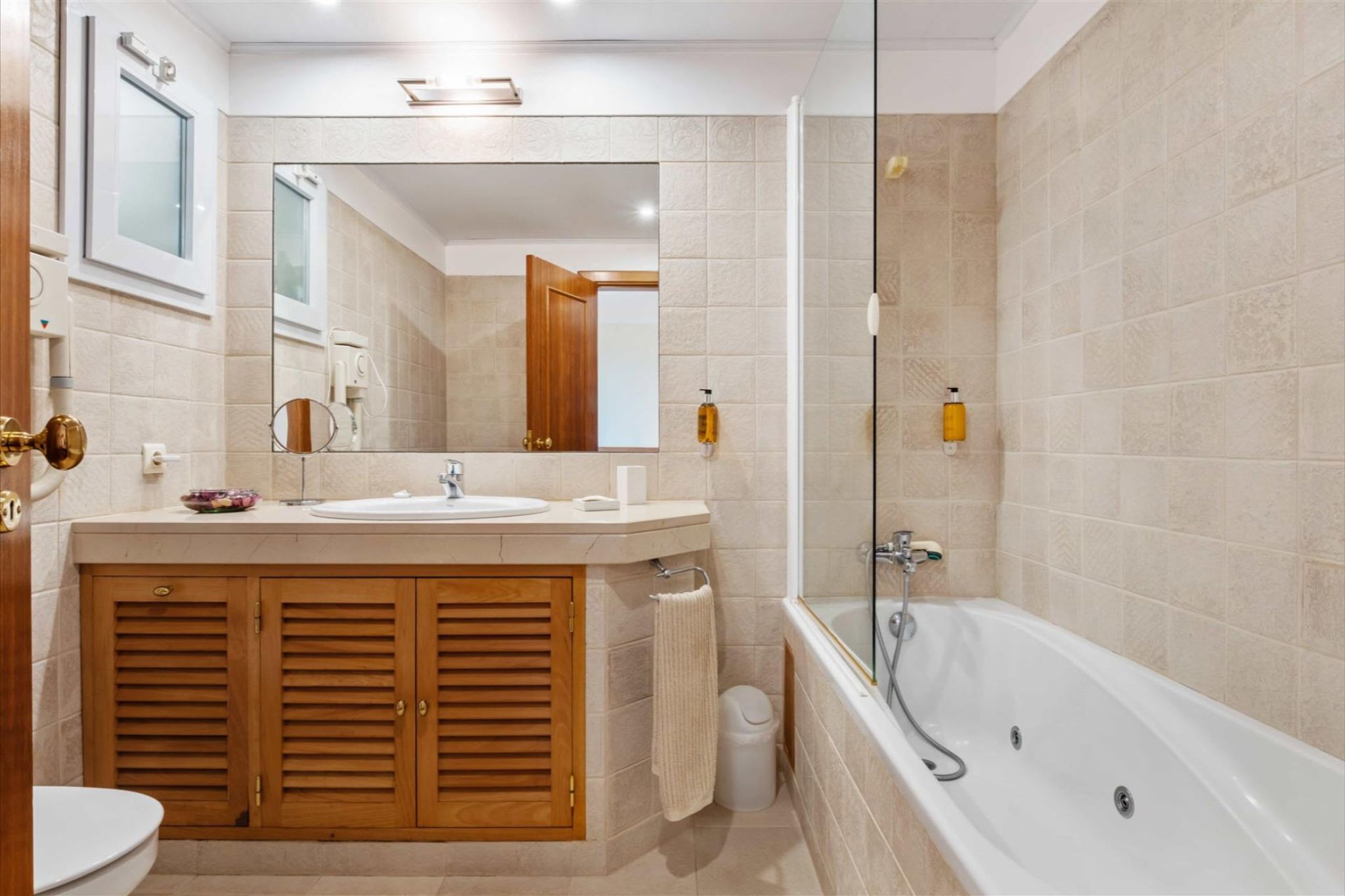 M758 Badezimmer
