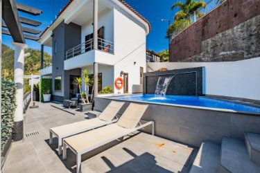M712 Villa mit Pool