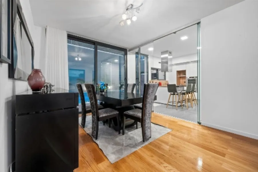 M795 Diningroom