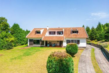 M704 Haus mit Garten
