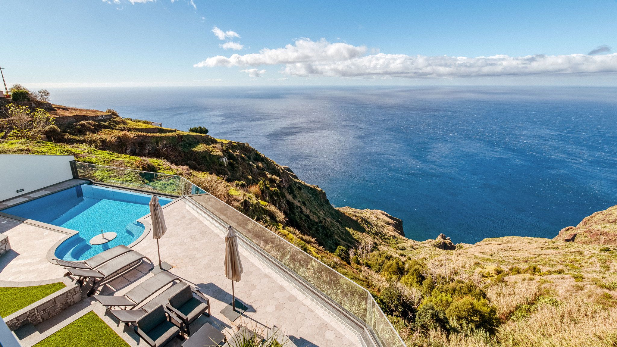 Terrasse mit Pool