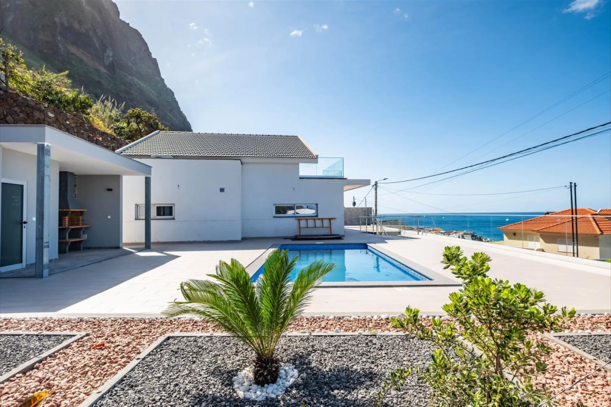M802 Poolterrasse