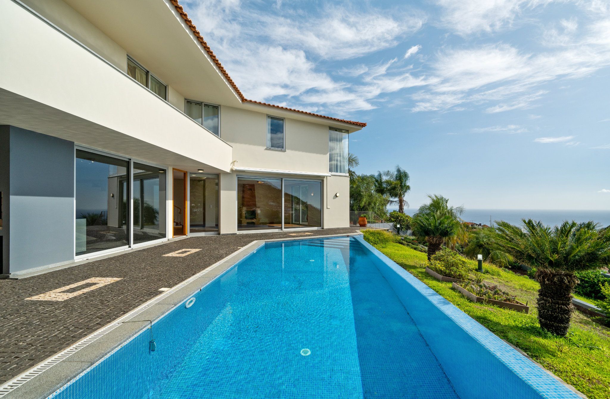 M761 Pool und Terrasse