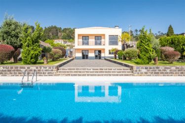 M655 Haus mit Pool und Garten