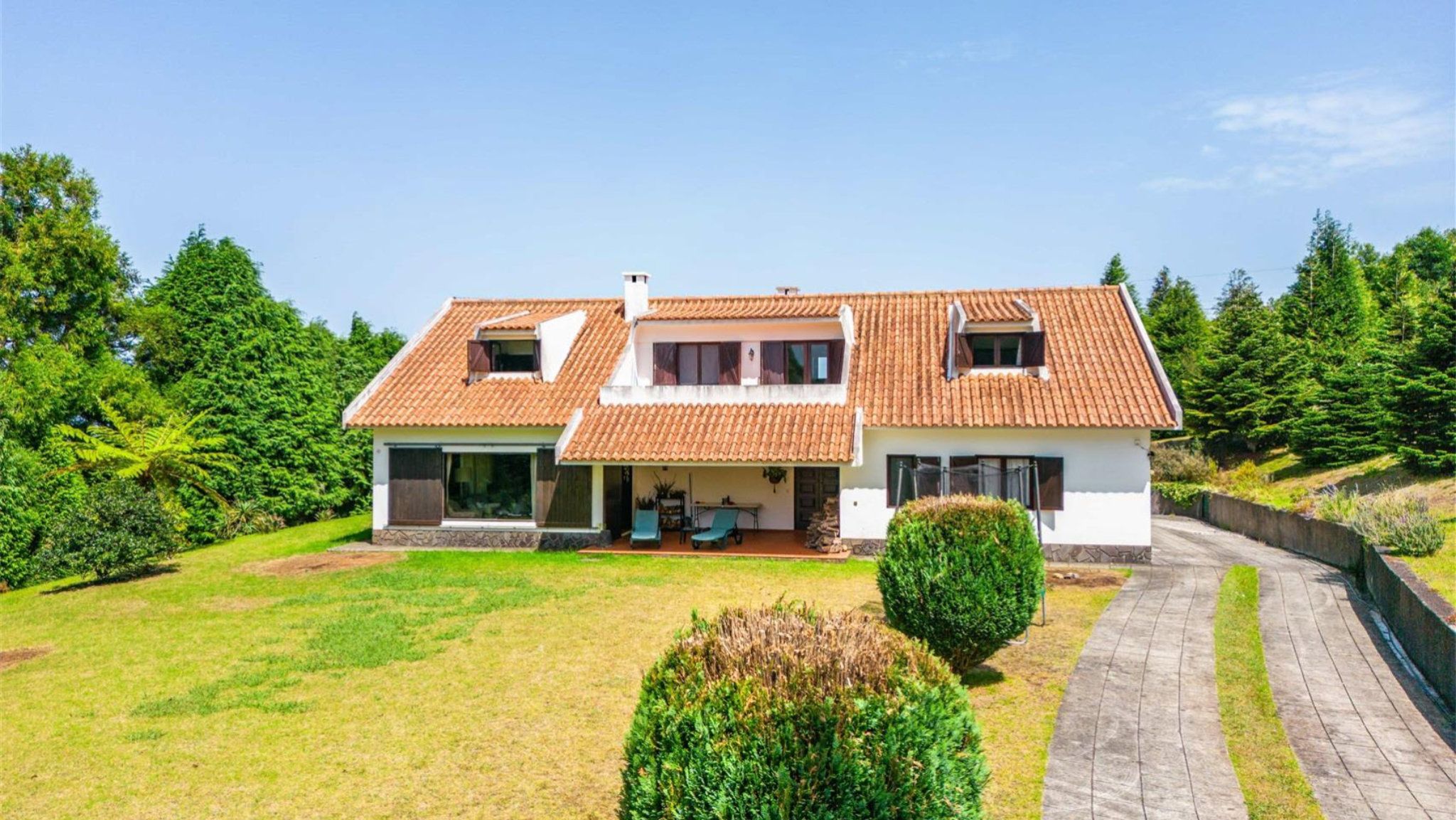 M704 Haus mit Garten