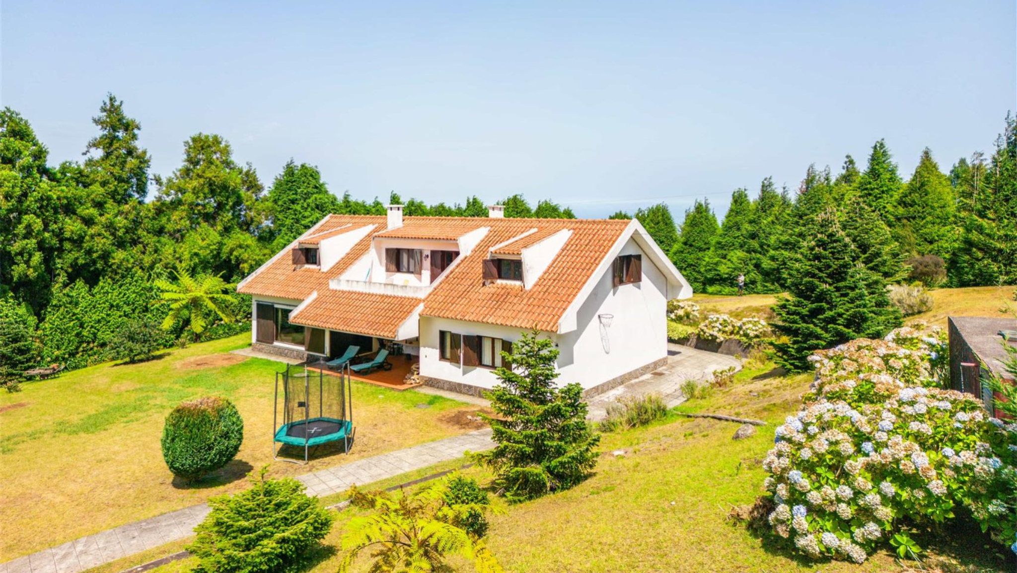 M704 Haus mit Garten