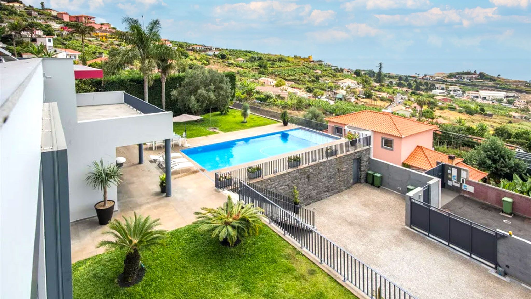 M545 Villa mit Pool und Garten