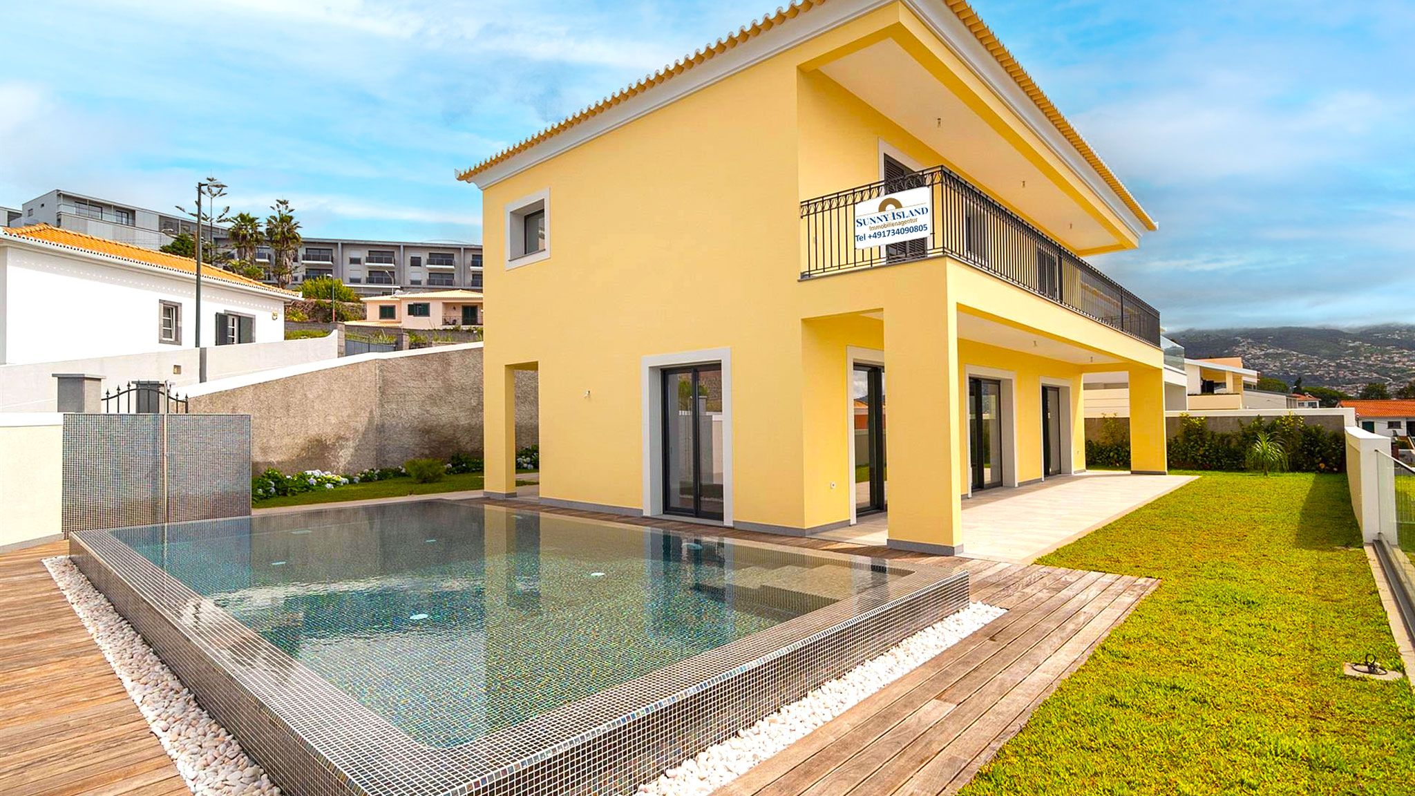 M557 Haus mit Pool und Garten