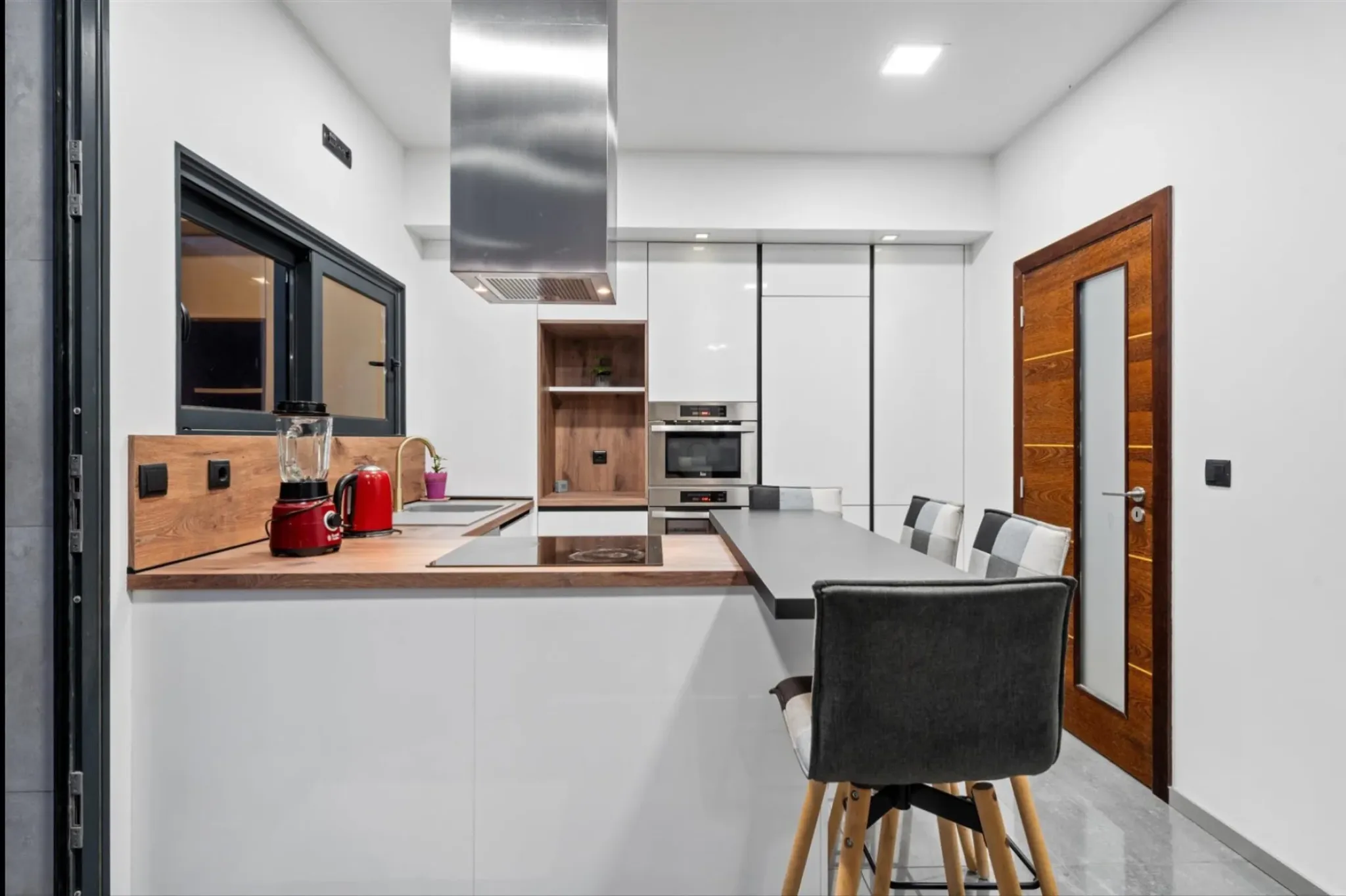 M795 Kitchen