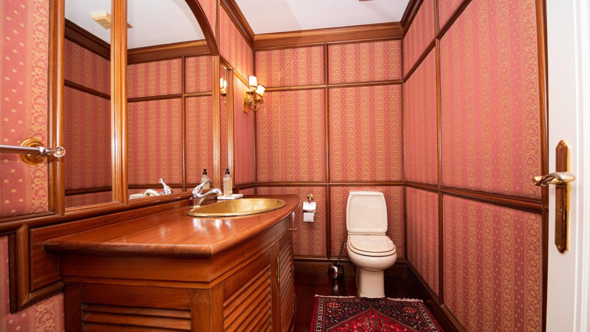M690 Badezimmer