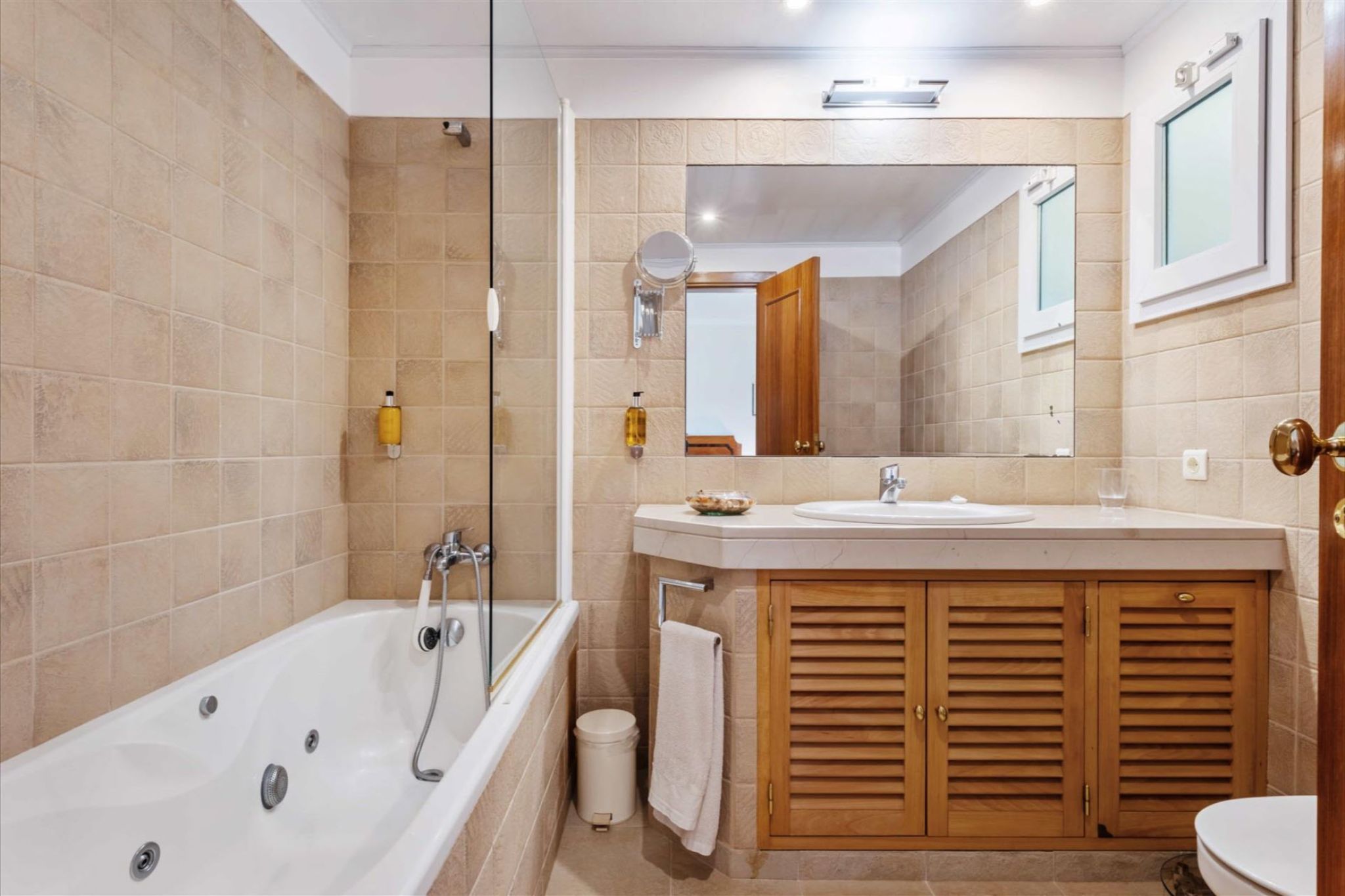 M758 Badezimmer