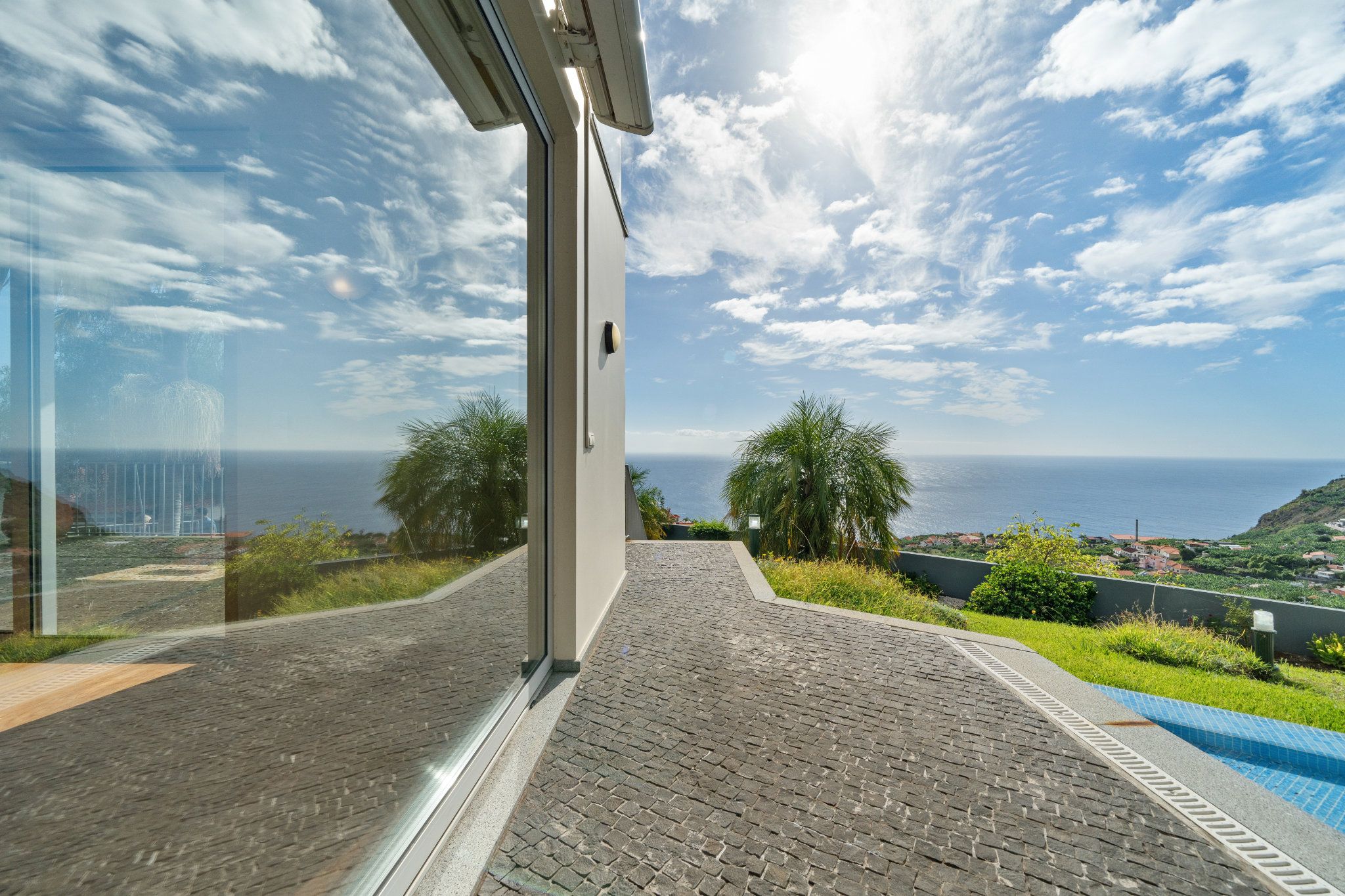 M761 Pool und Terrasse