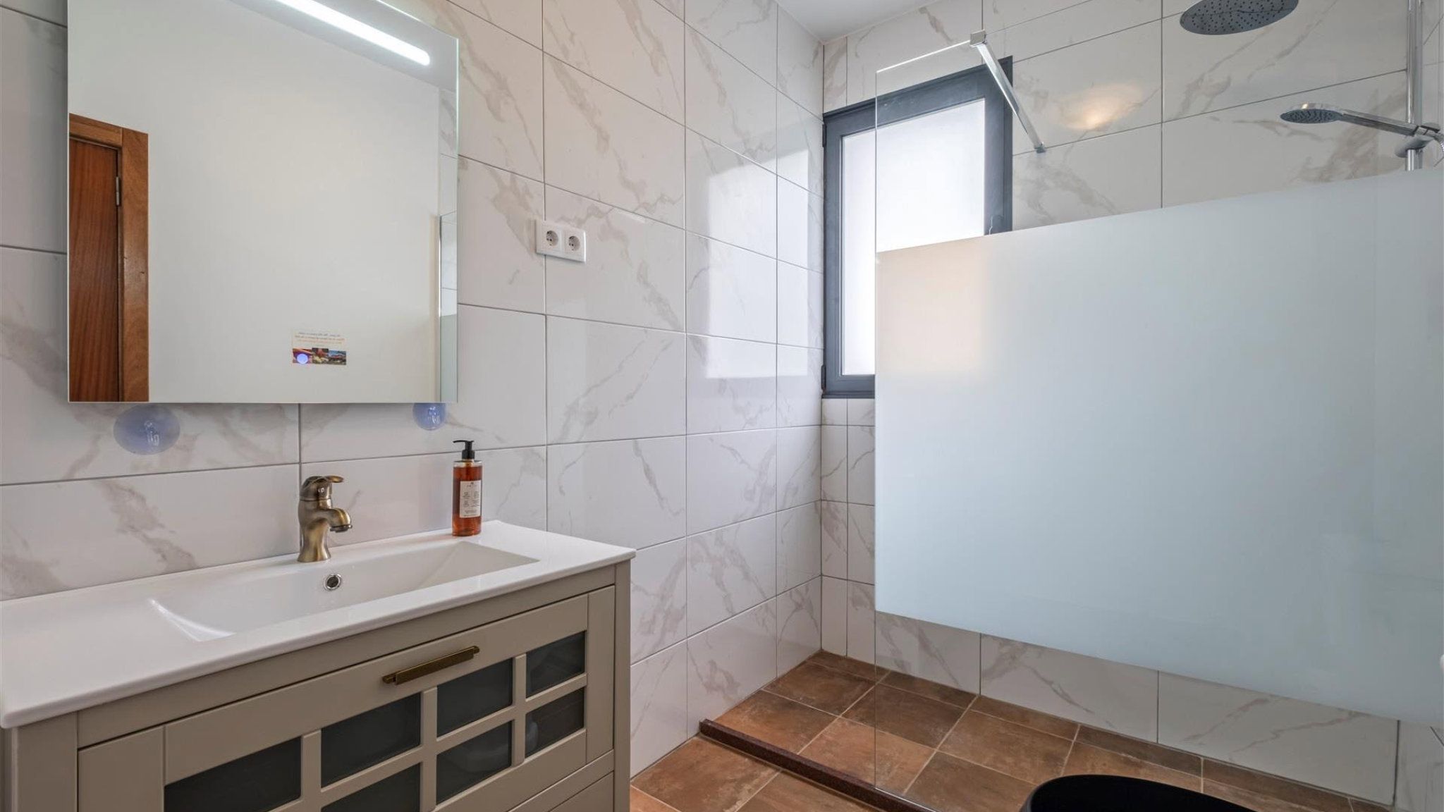 M680 Bathroom