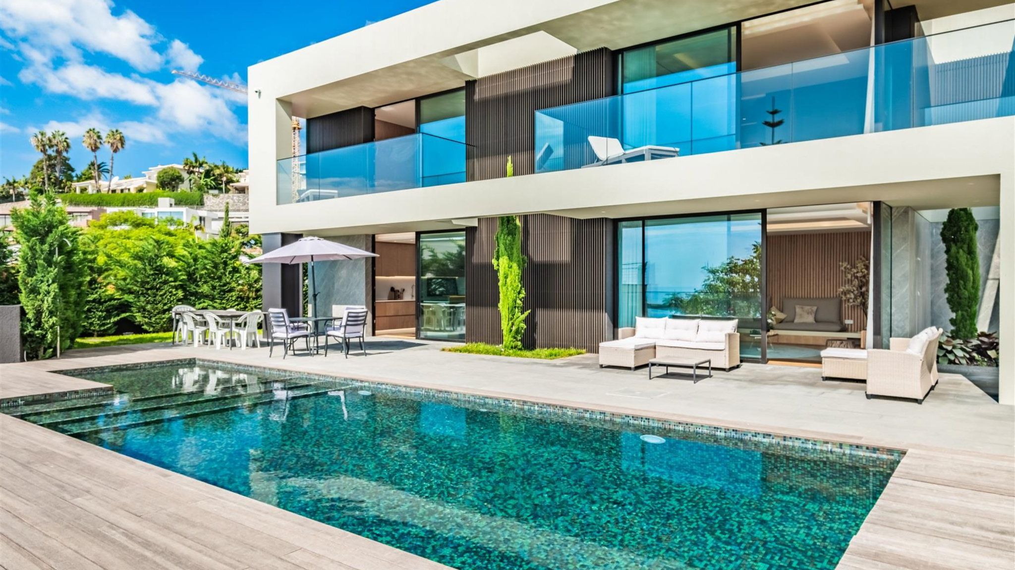 M691 Haus mit Pool