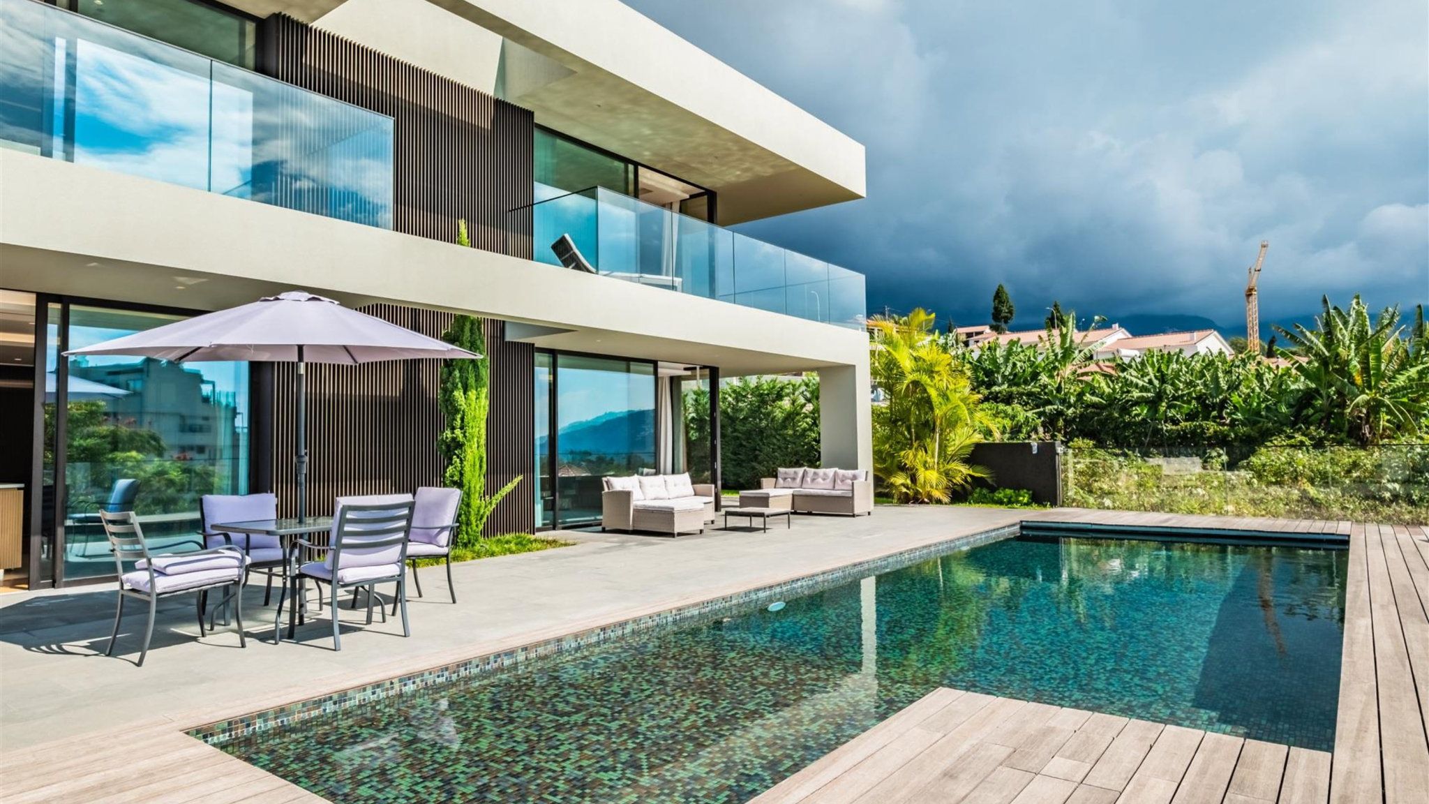 M691 Haus mit Pool