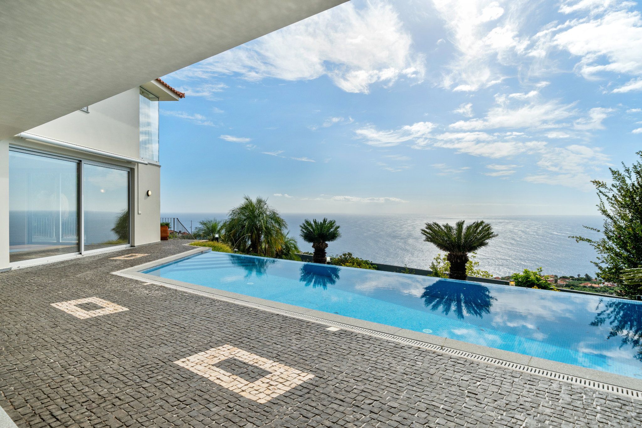 M761 Pool und Terrasse