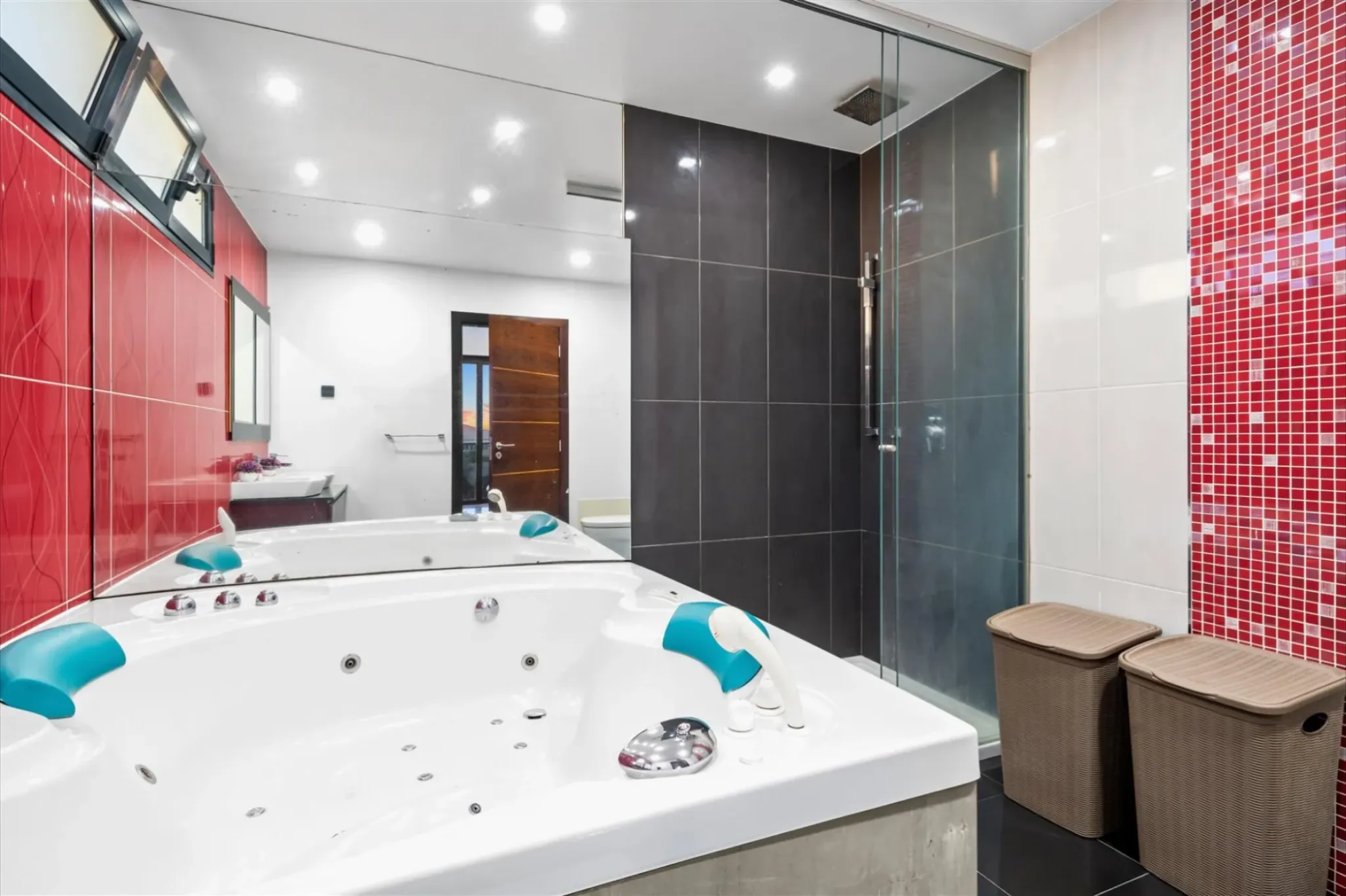 M795 Bathroom