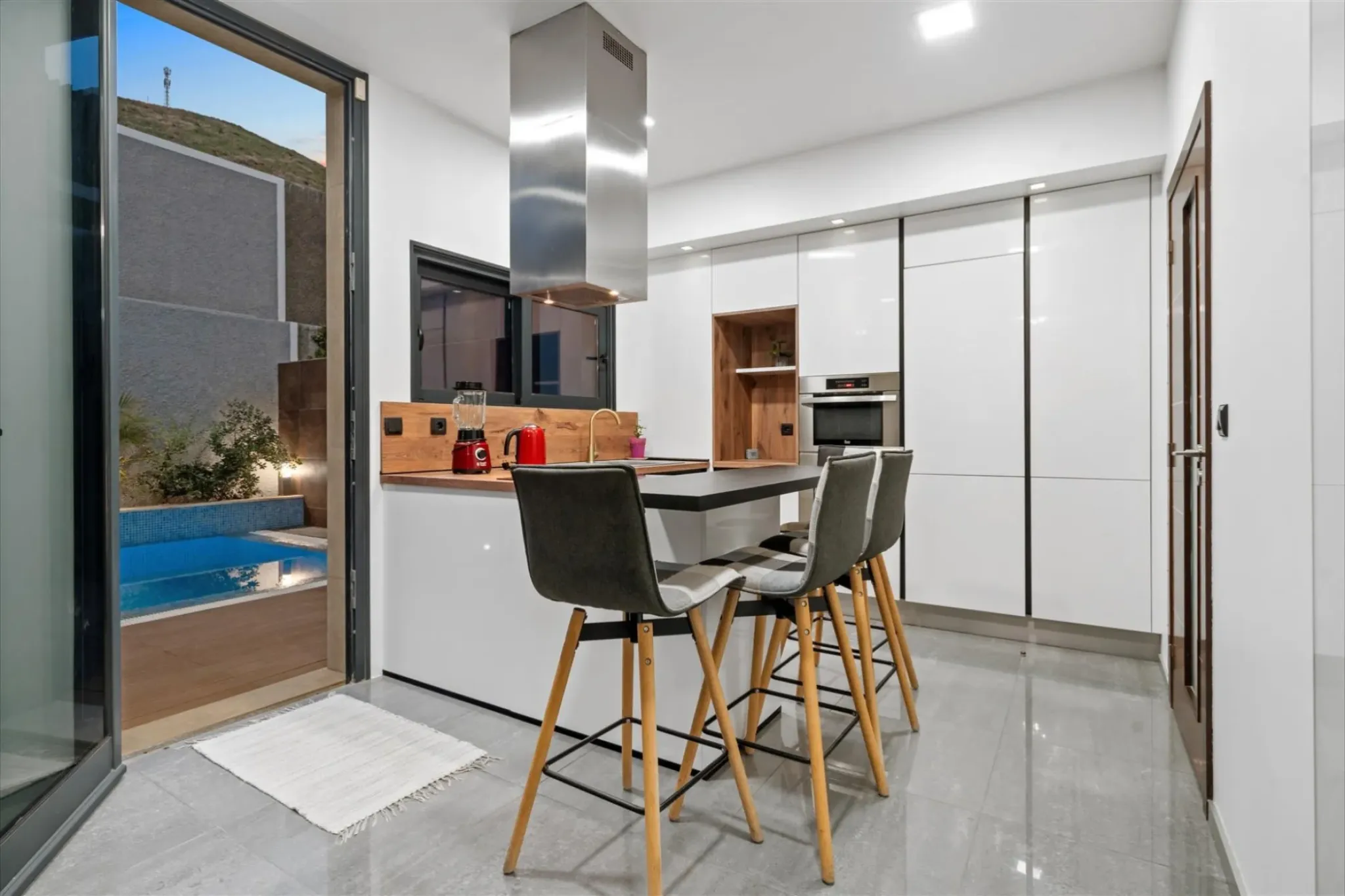 M795 Kitchen