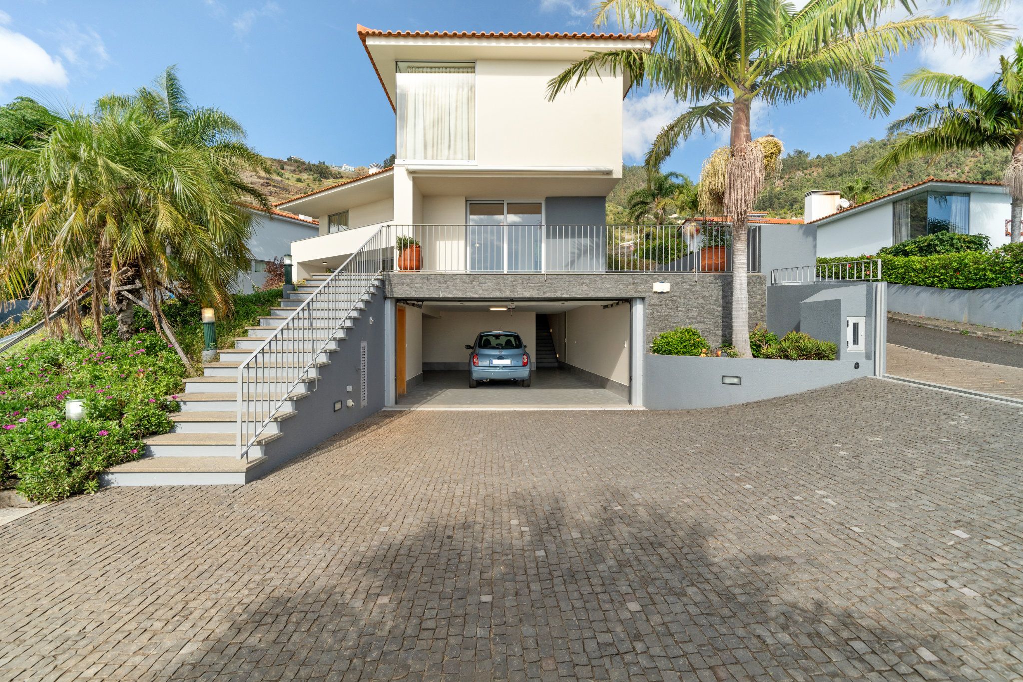M761 Garage