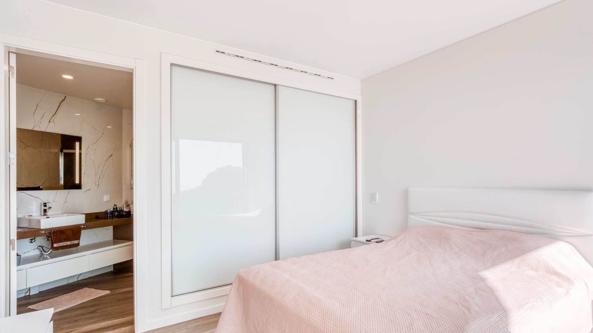 696 Schlafzimmer