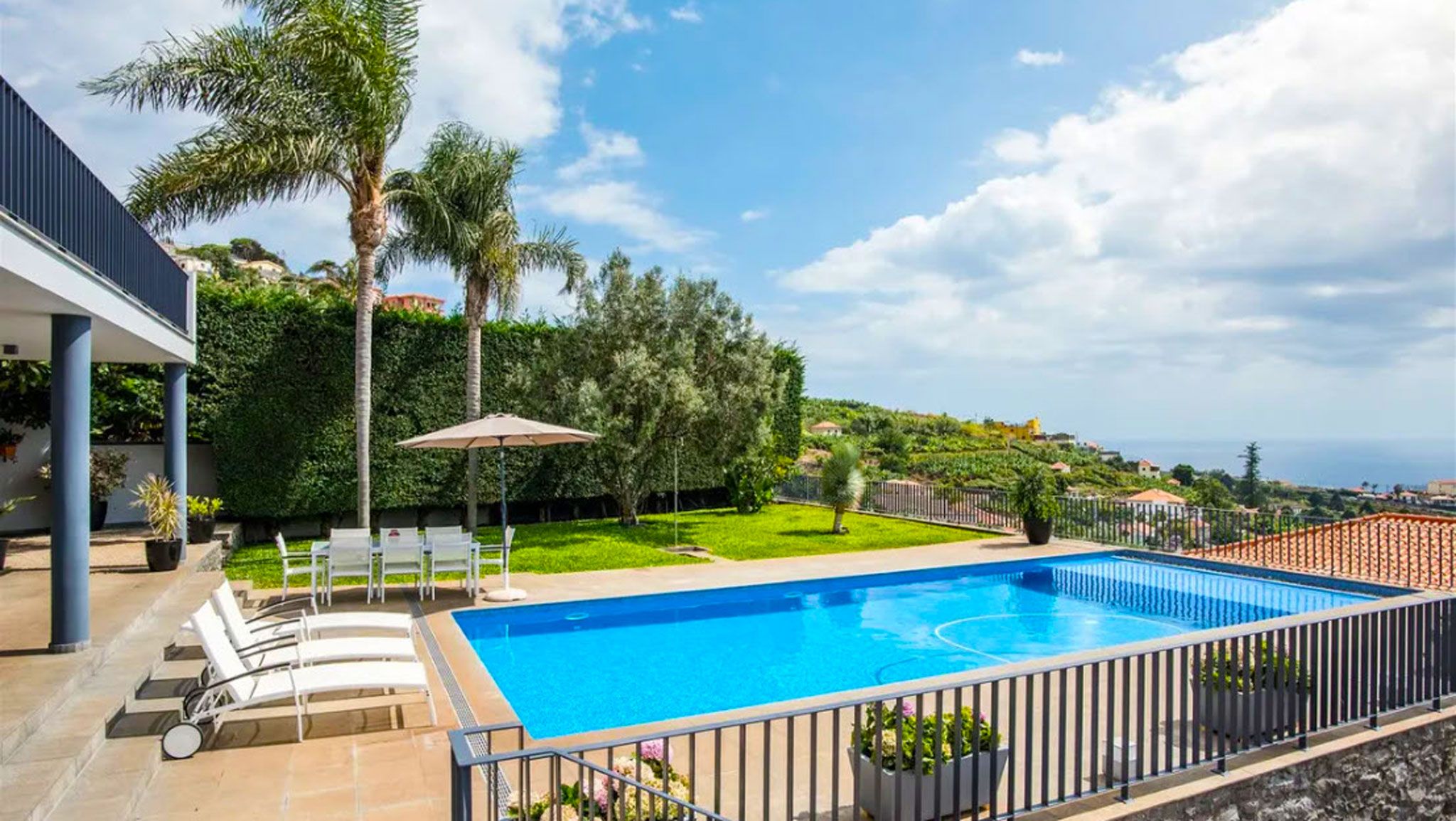 M545 Villa mit Pool und Garten
