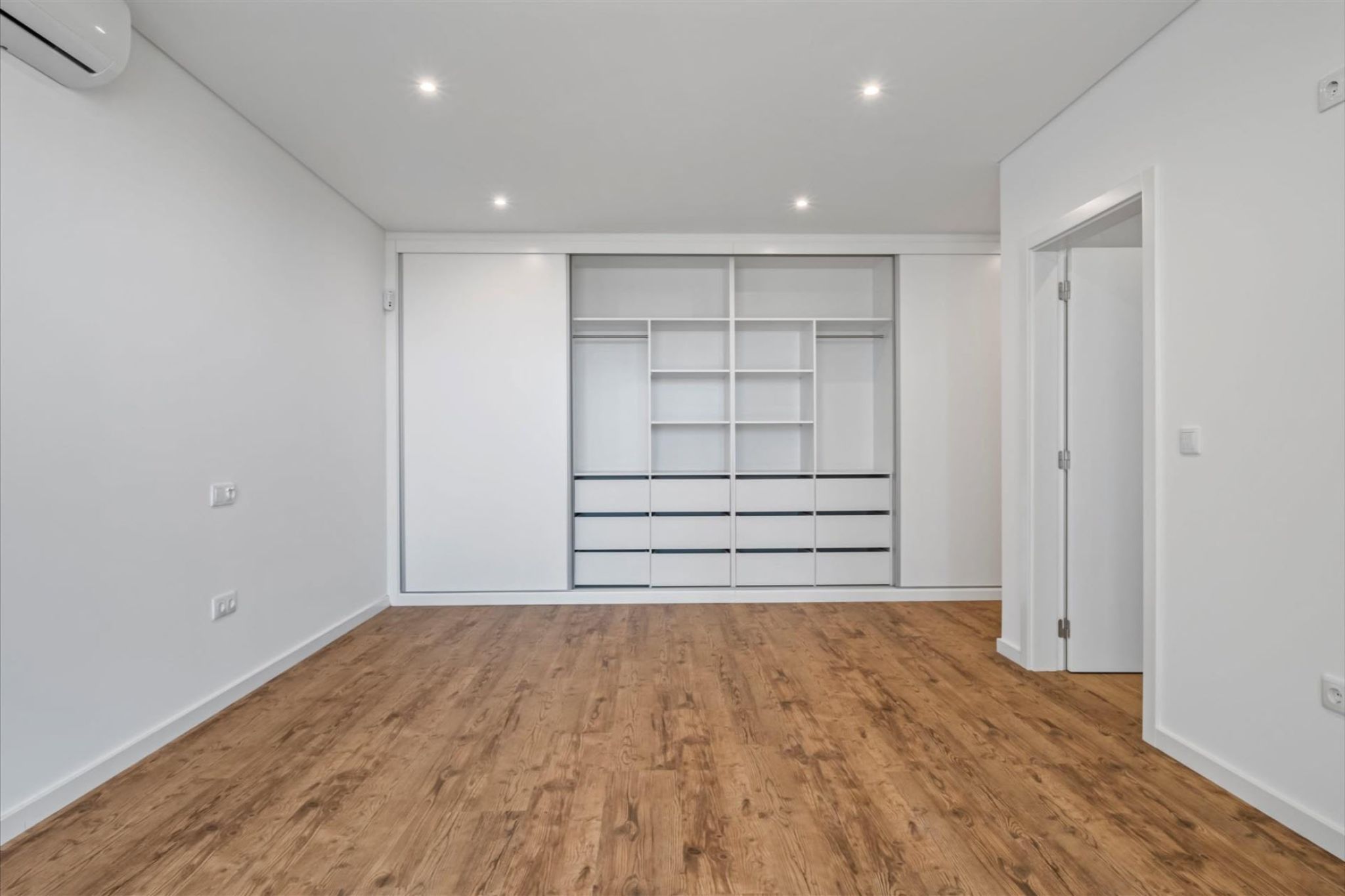 M755 Bedroom