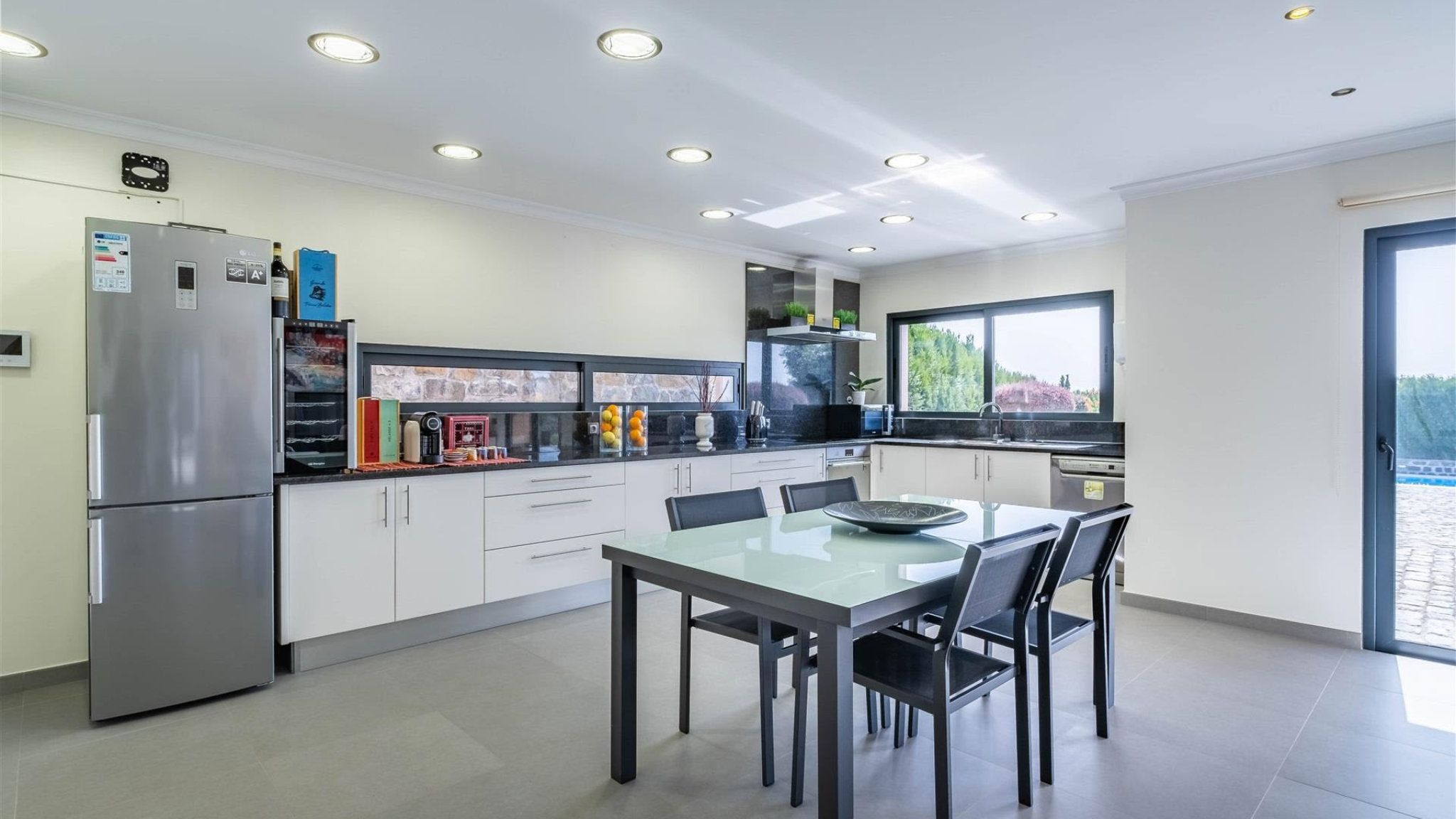 655 Esszimmer und Küche