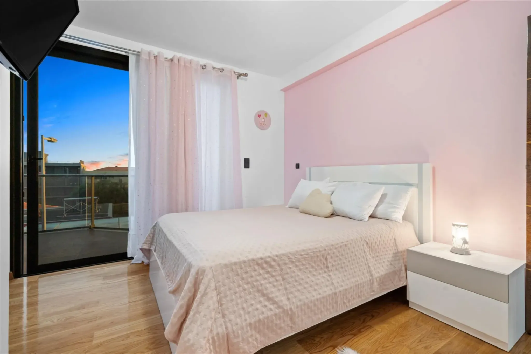 M795 Bedroom