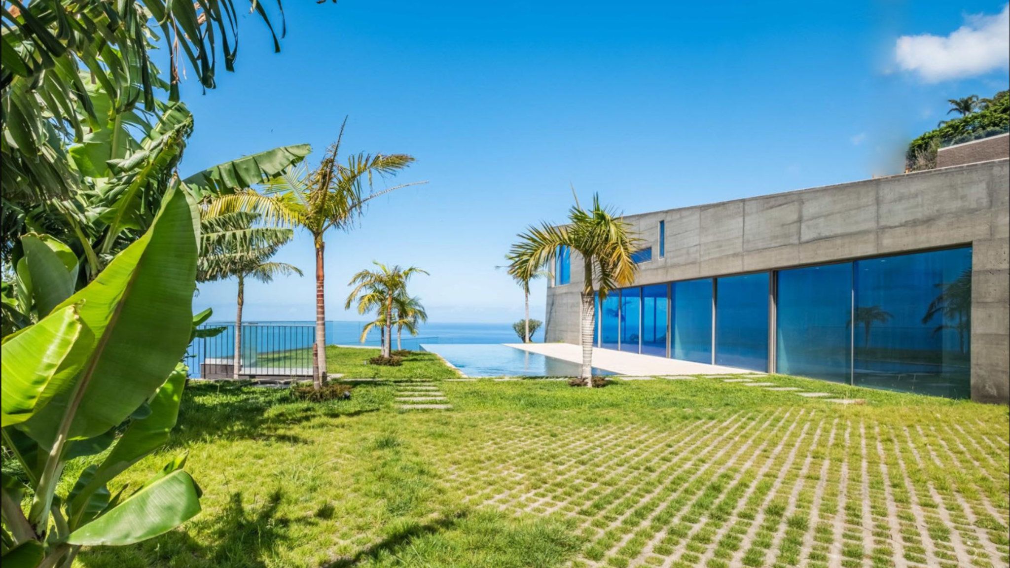 M702 Haus mit Pool und Garten
