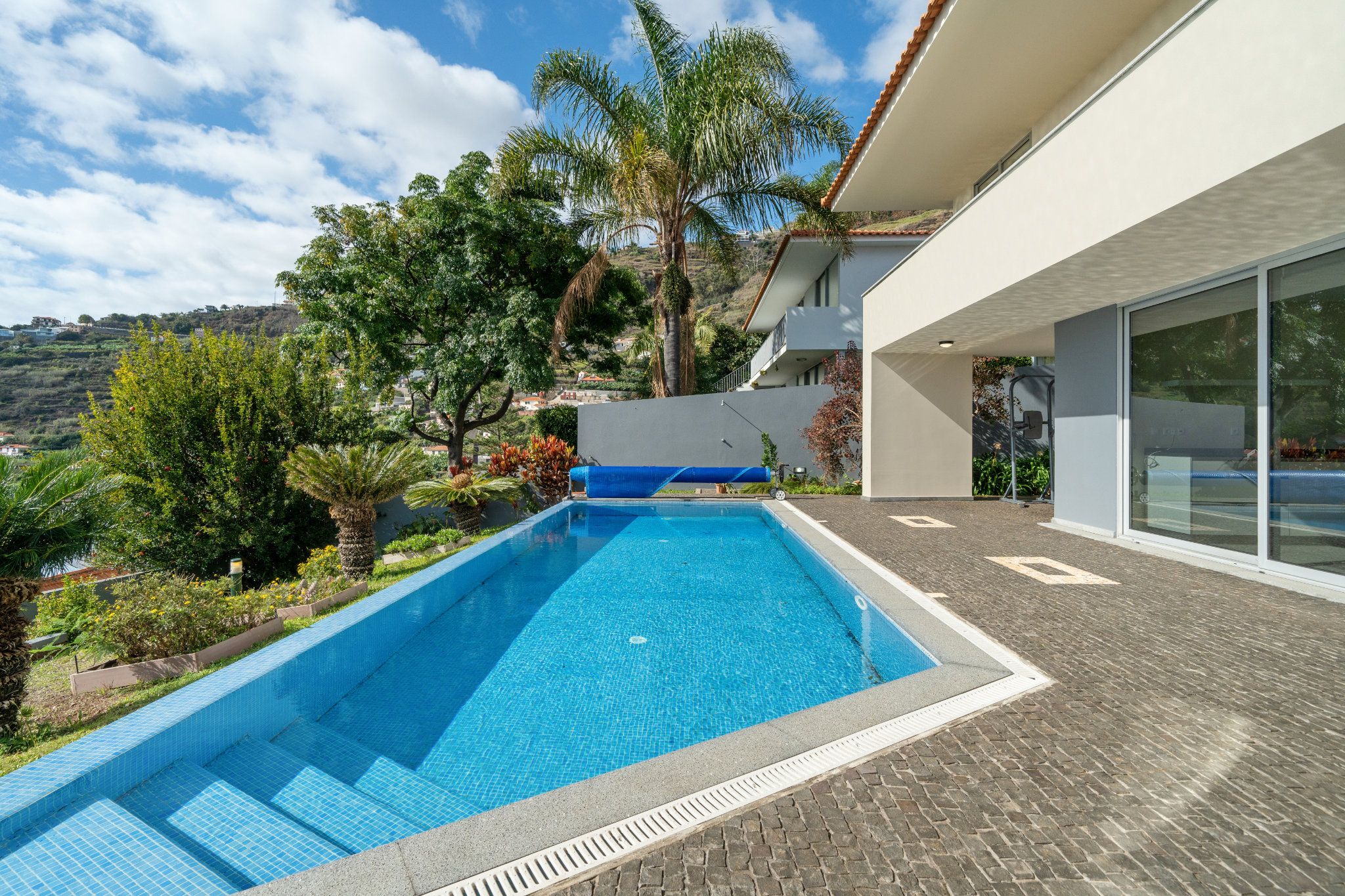 M761 Pool und Terrasse