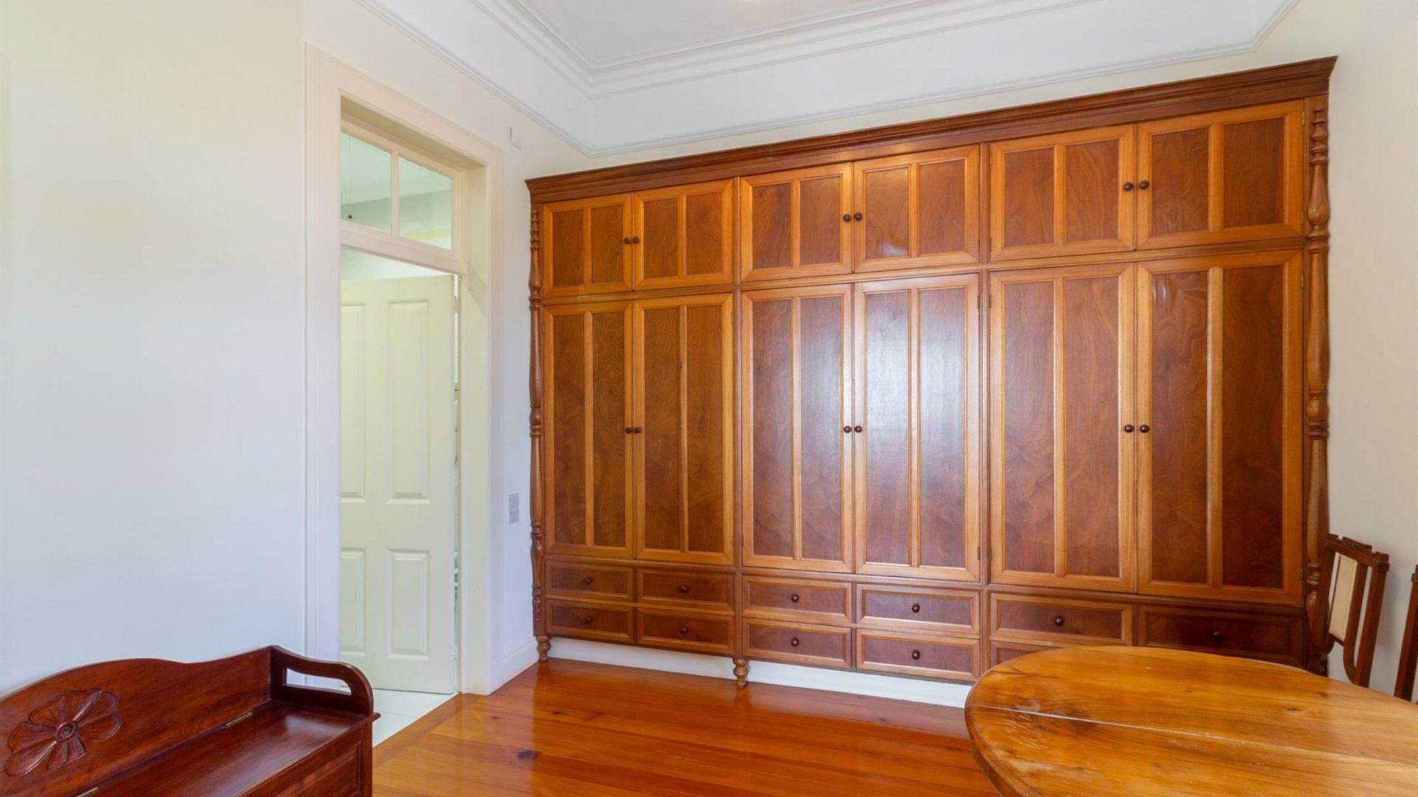 M667 Bedroom
