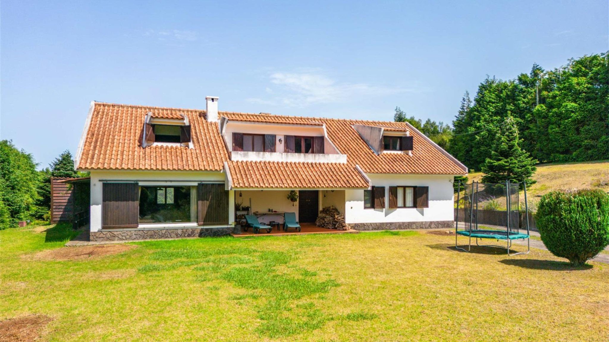 M704 Haus mit Garten