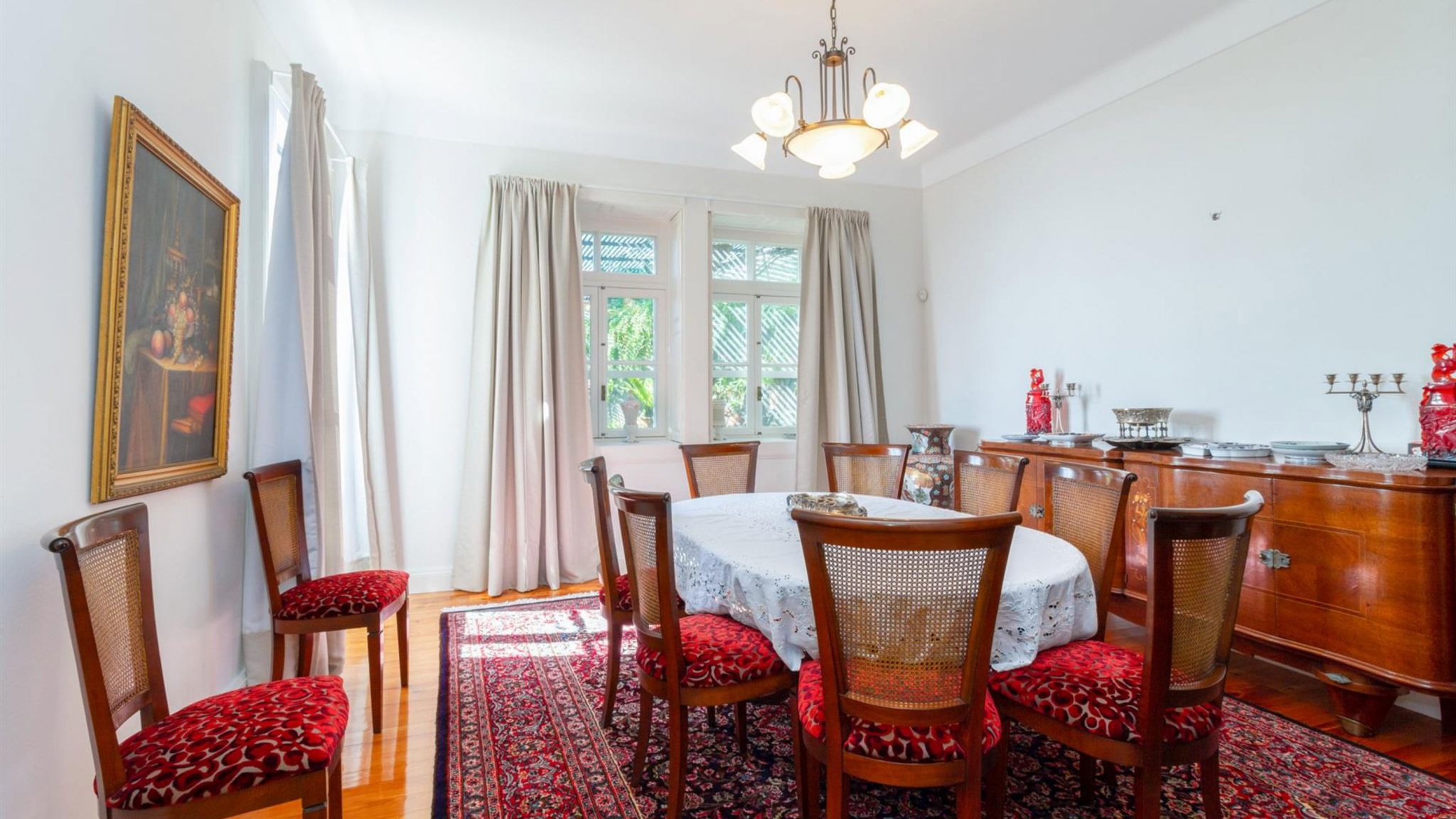 M667 Dining room