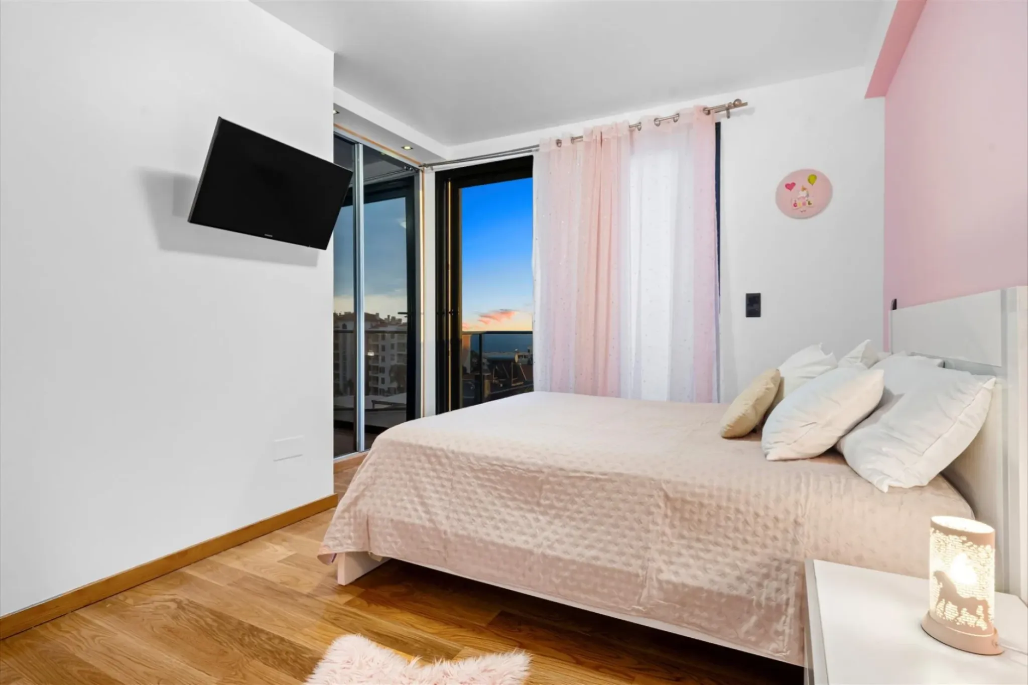 M795 Bedroom