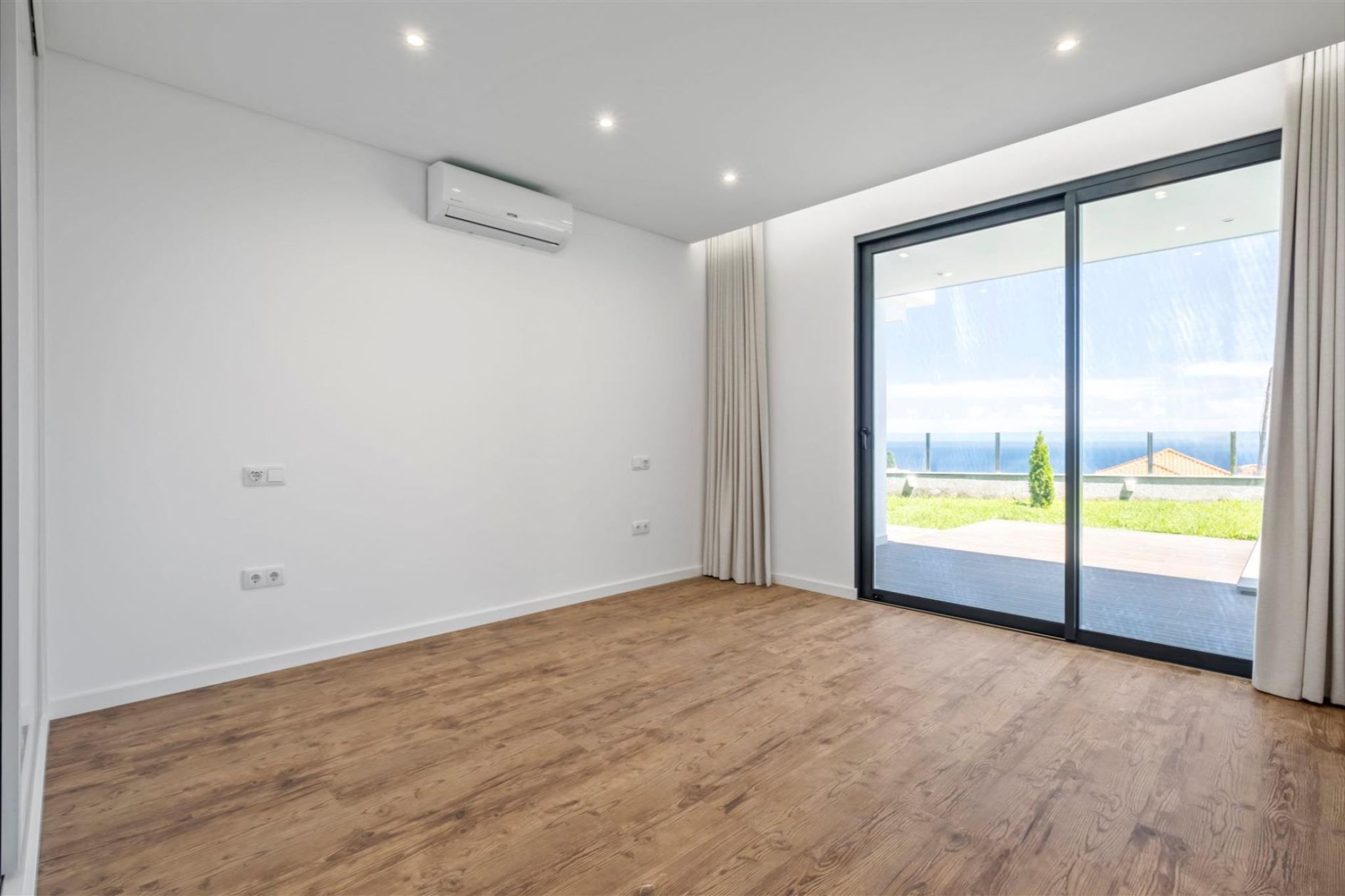 M755 Bedroom