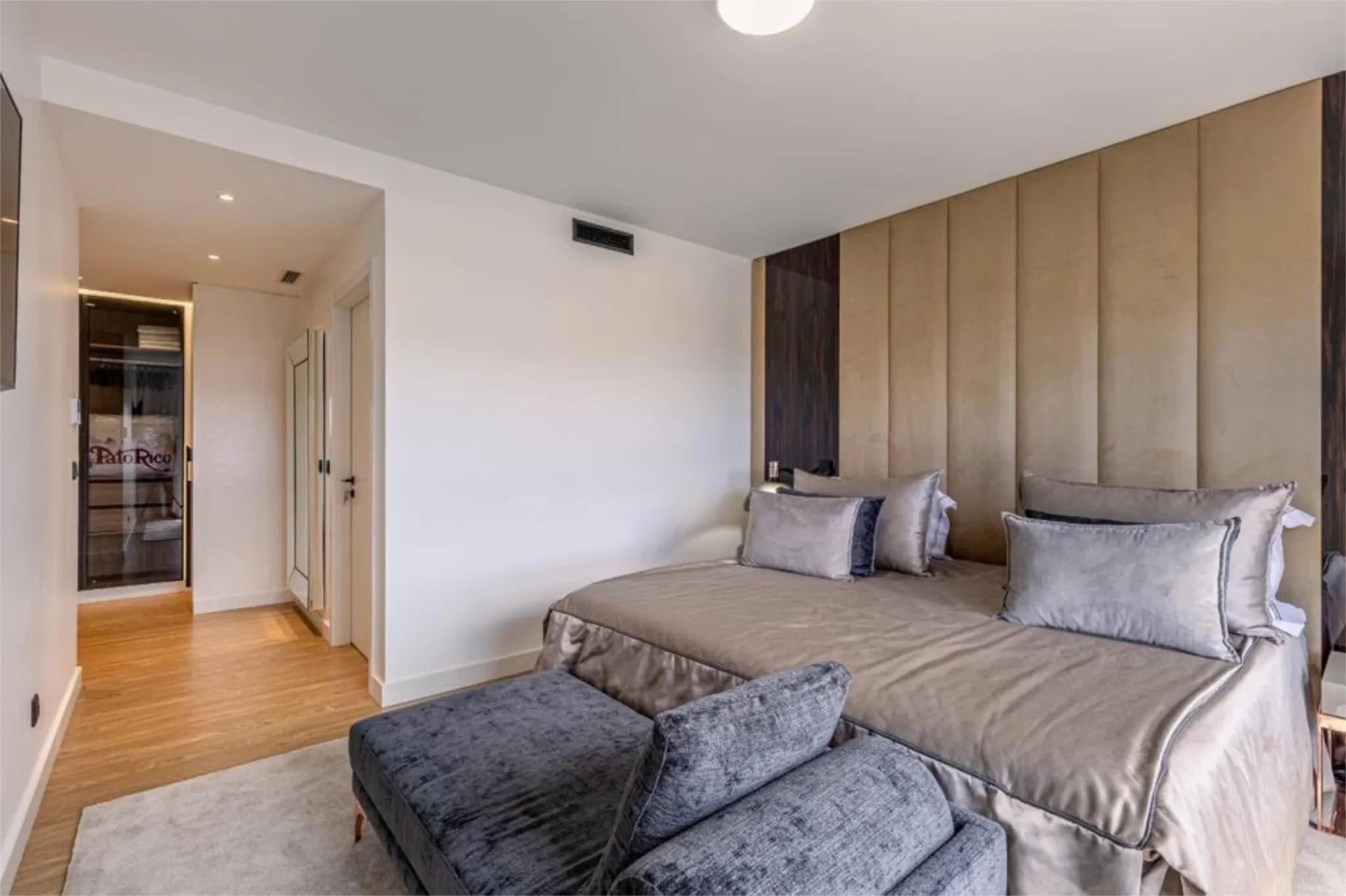 M801 Schlafzimmer