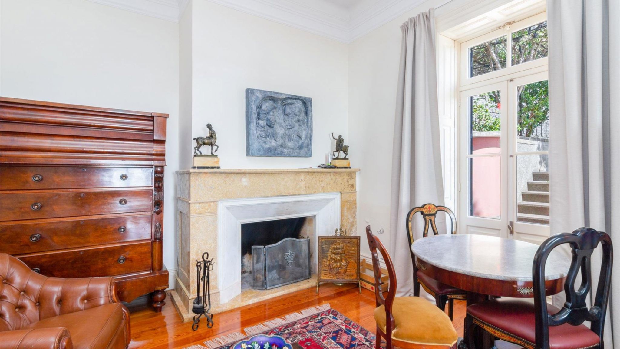 M667 Fireplace