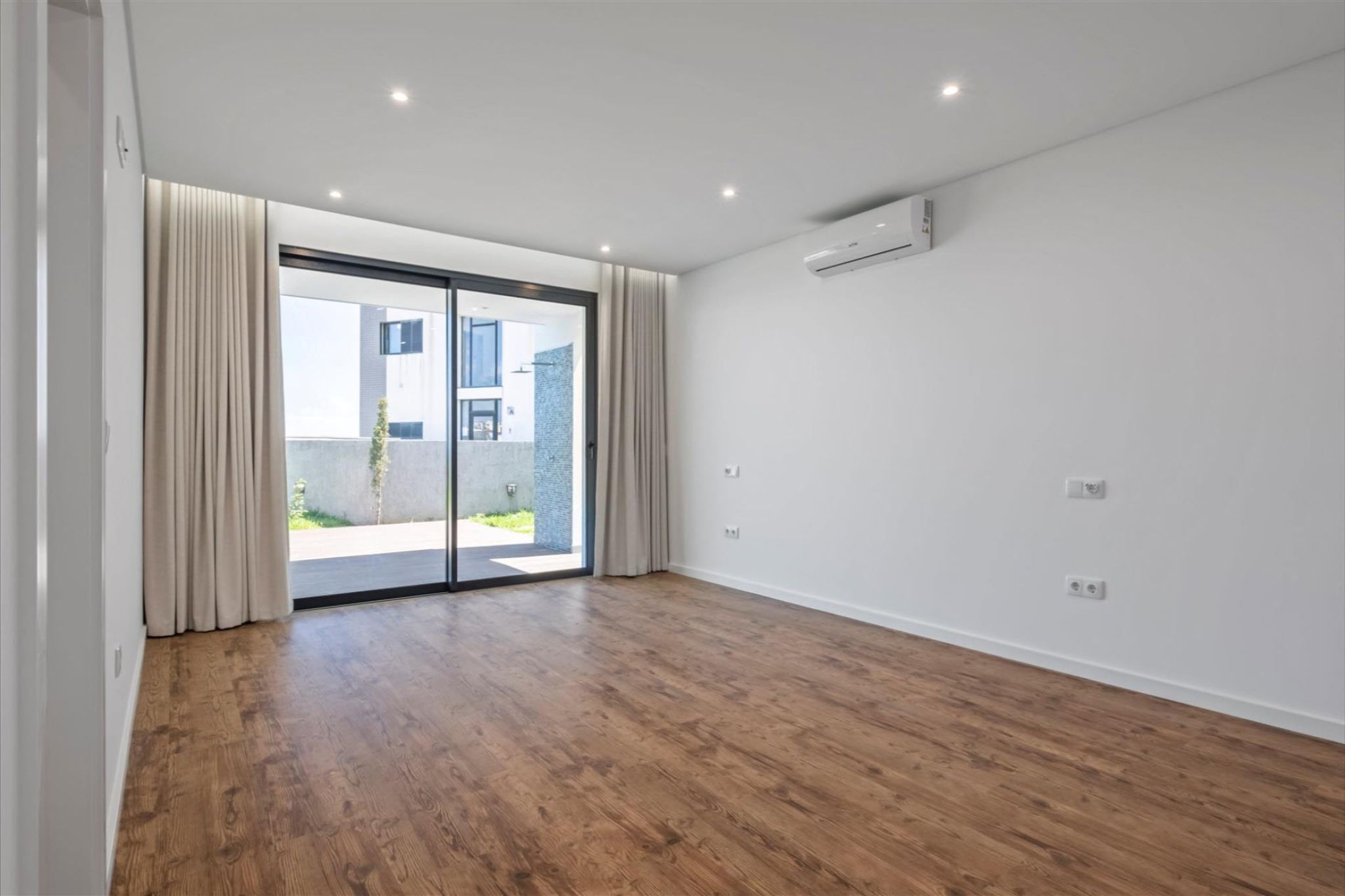 M755 Bedroom