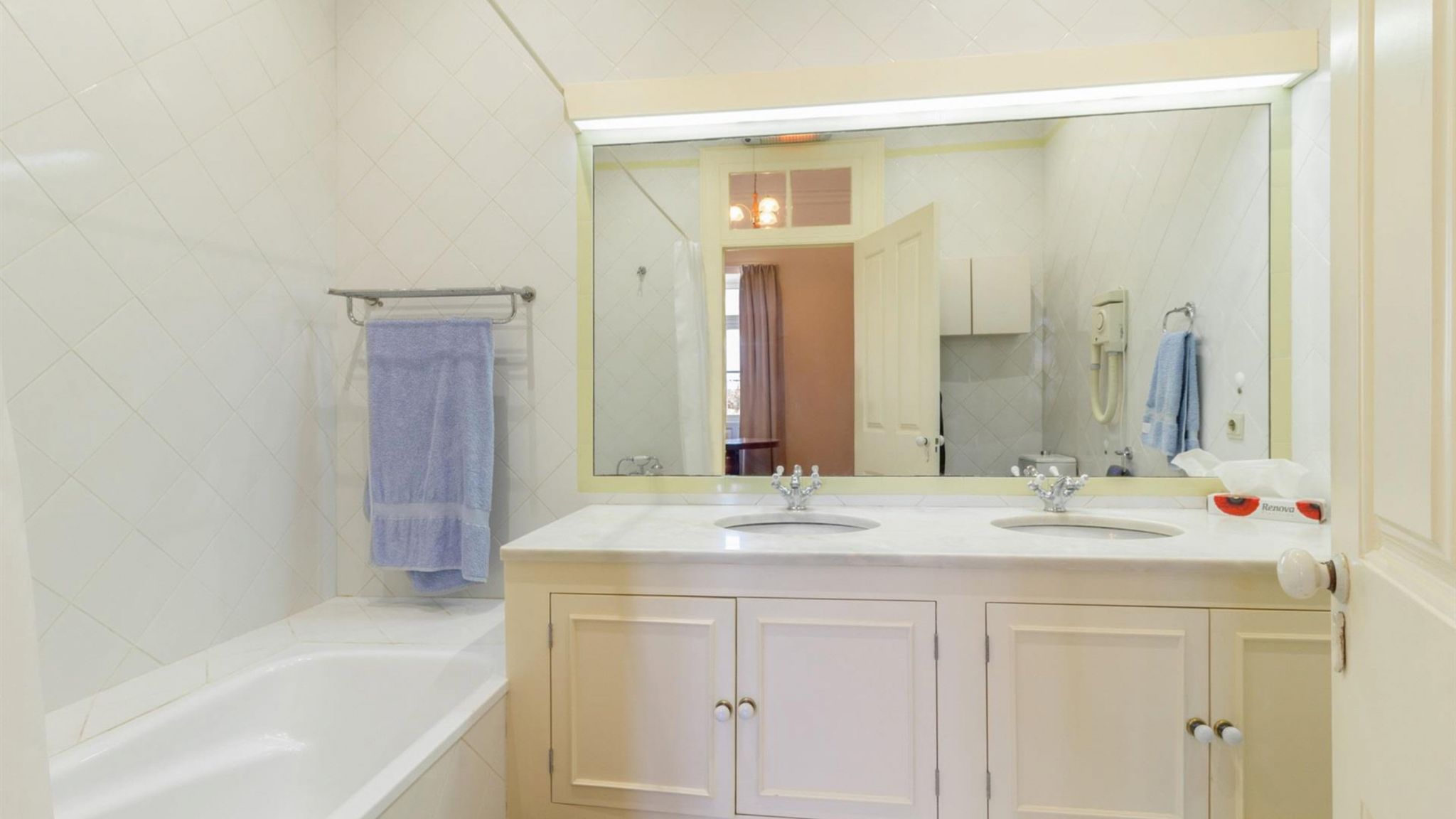 M667 Bathroom