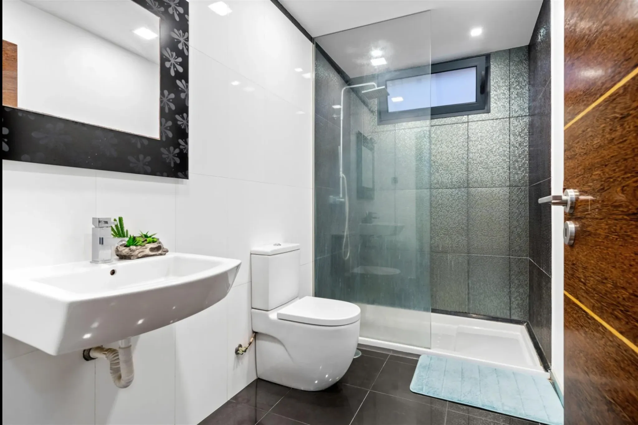 M795 Bathroom