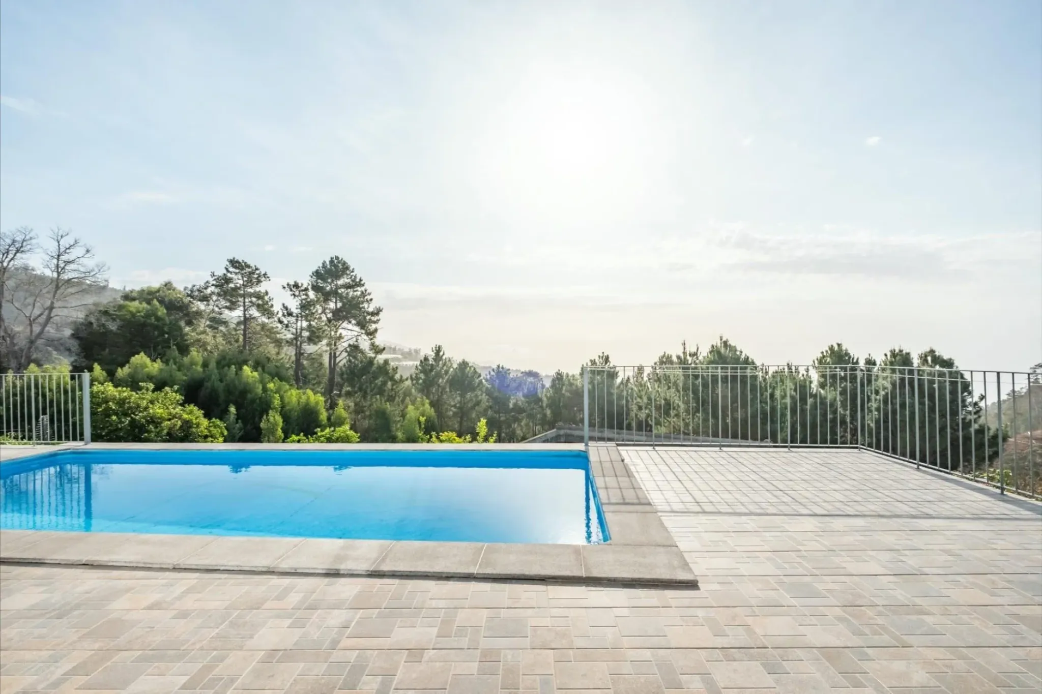 M805 Poolterrasse