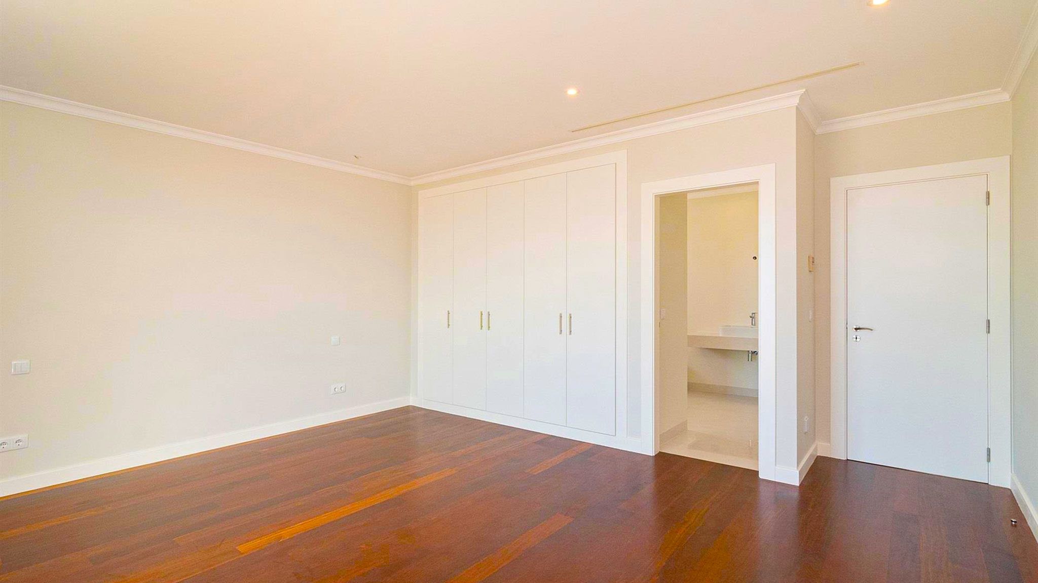 M557 Bedroom