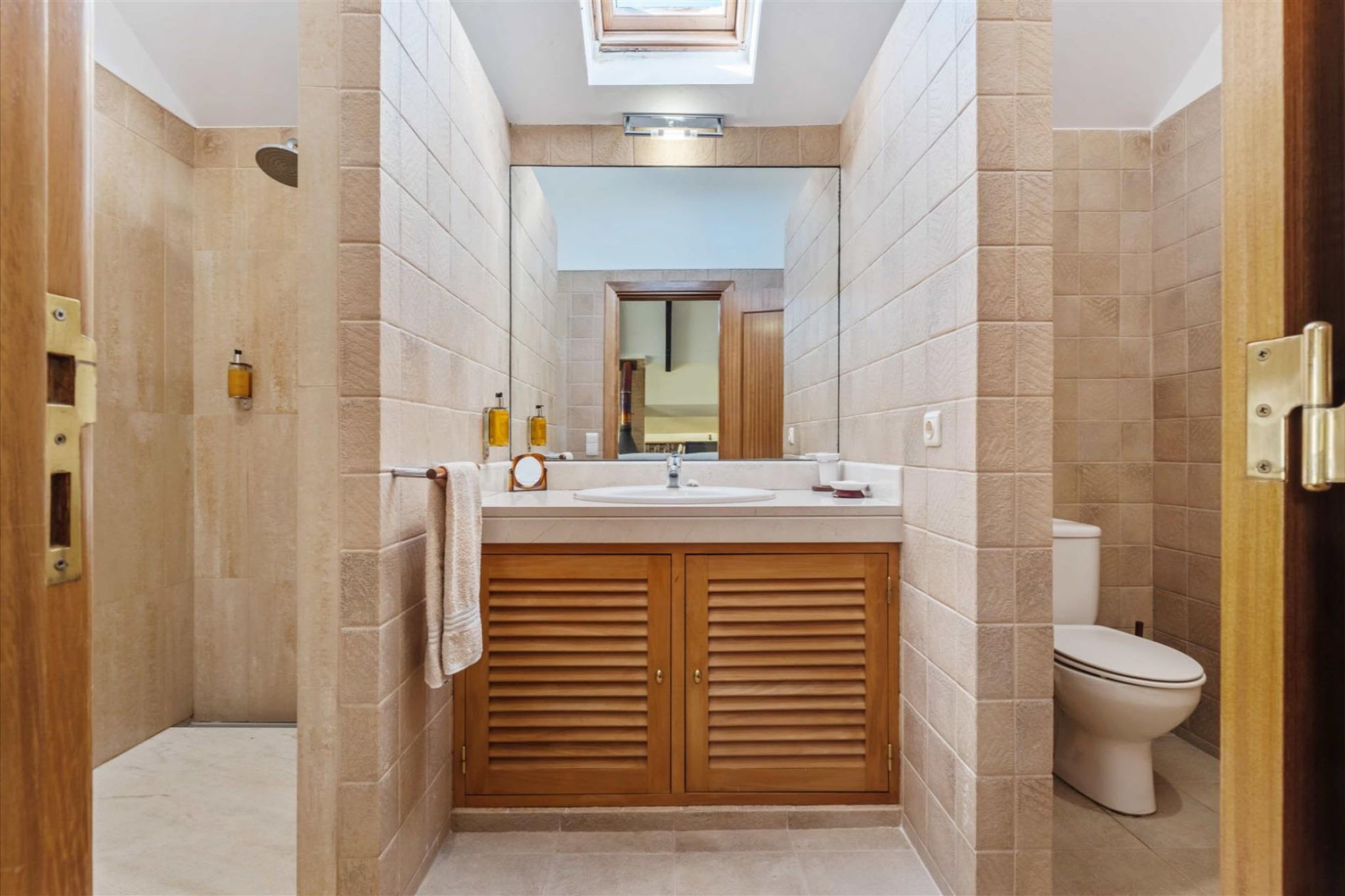 M758 Badezimmer