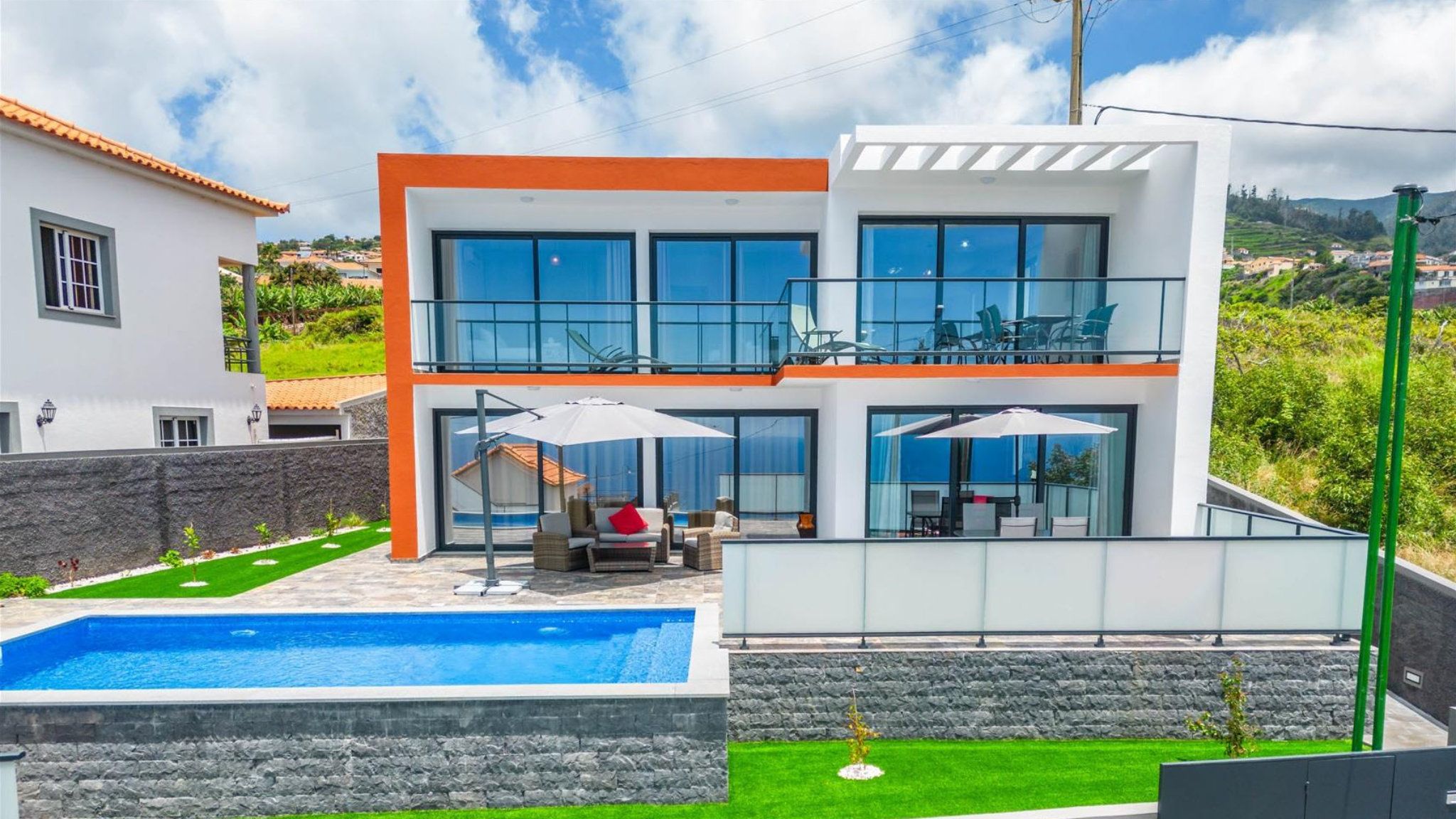 M680 House with pool