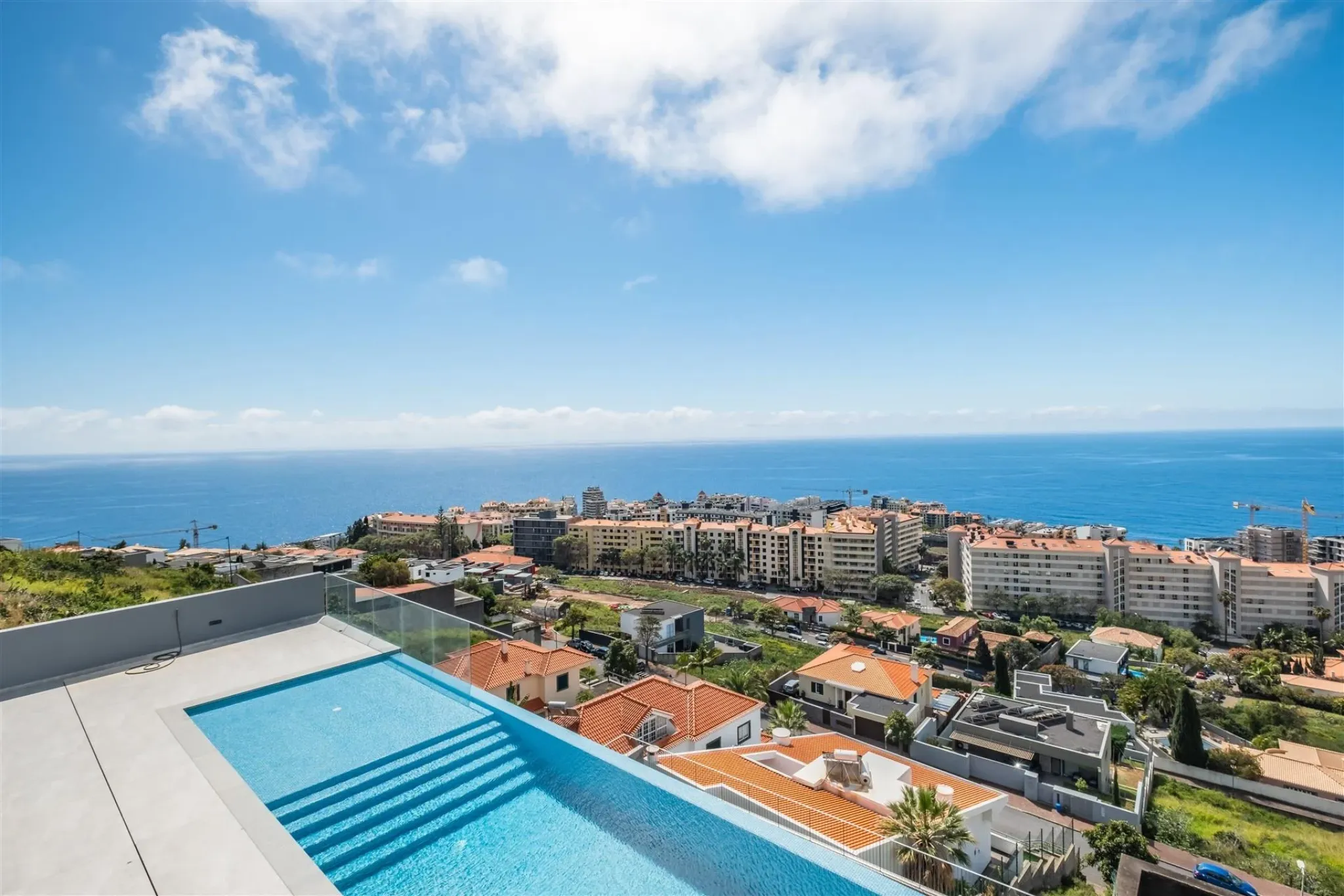 M809 Poolterrasse