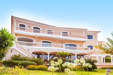 M511 house with garden