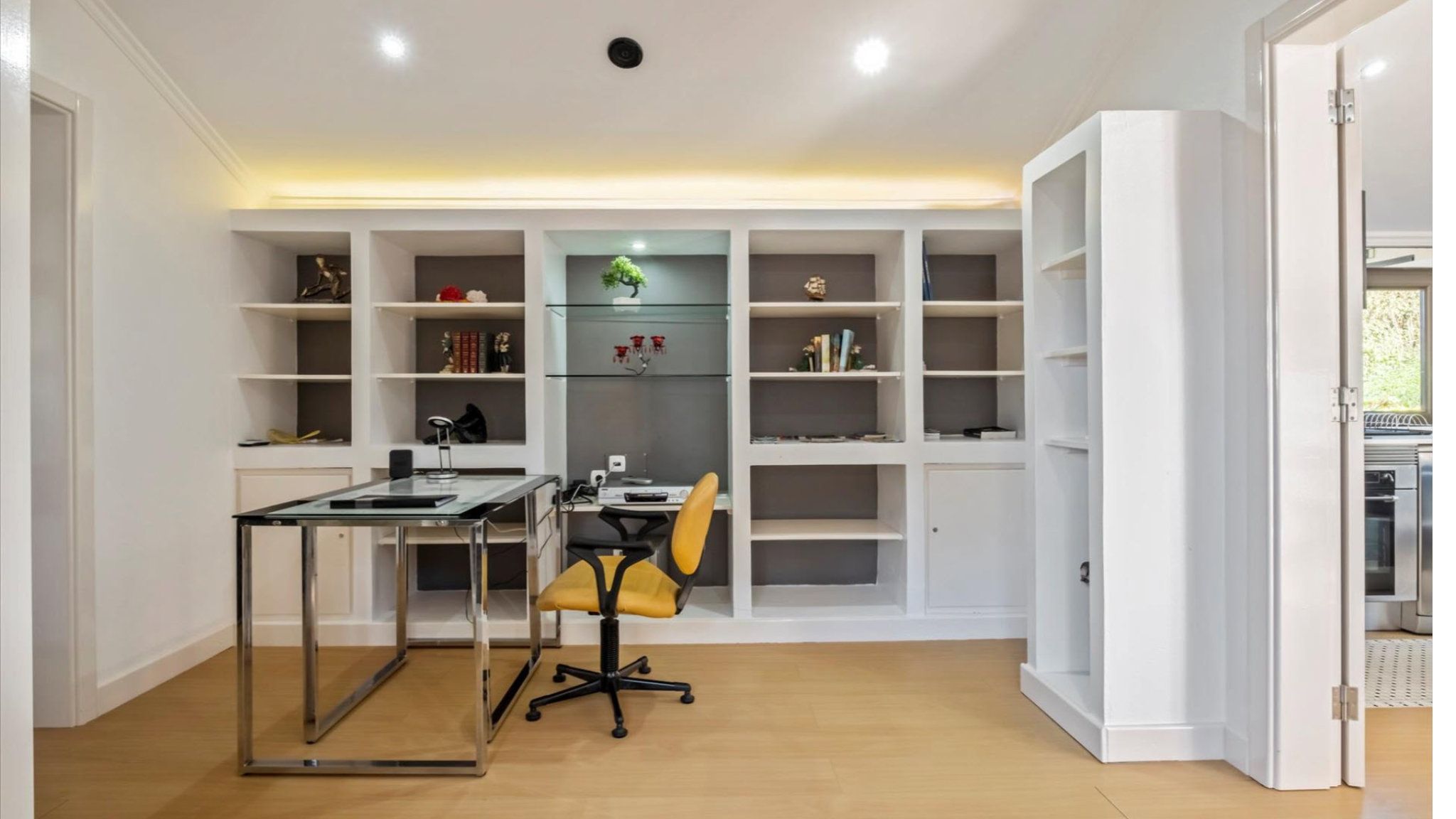 M712 Office