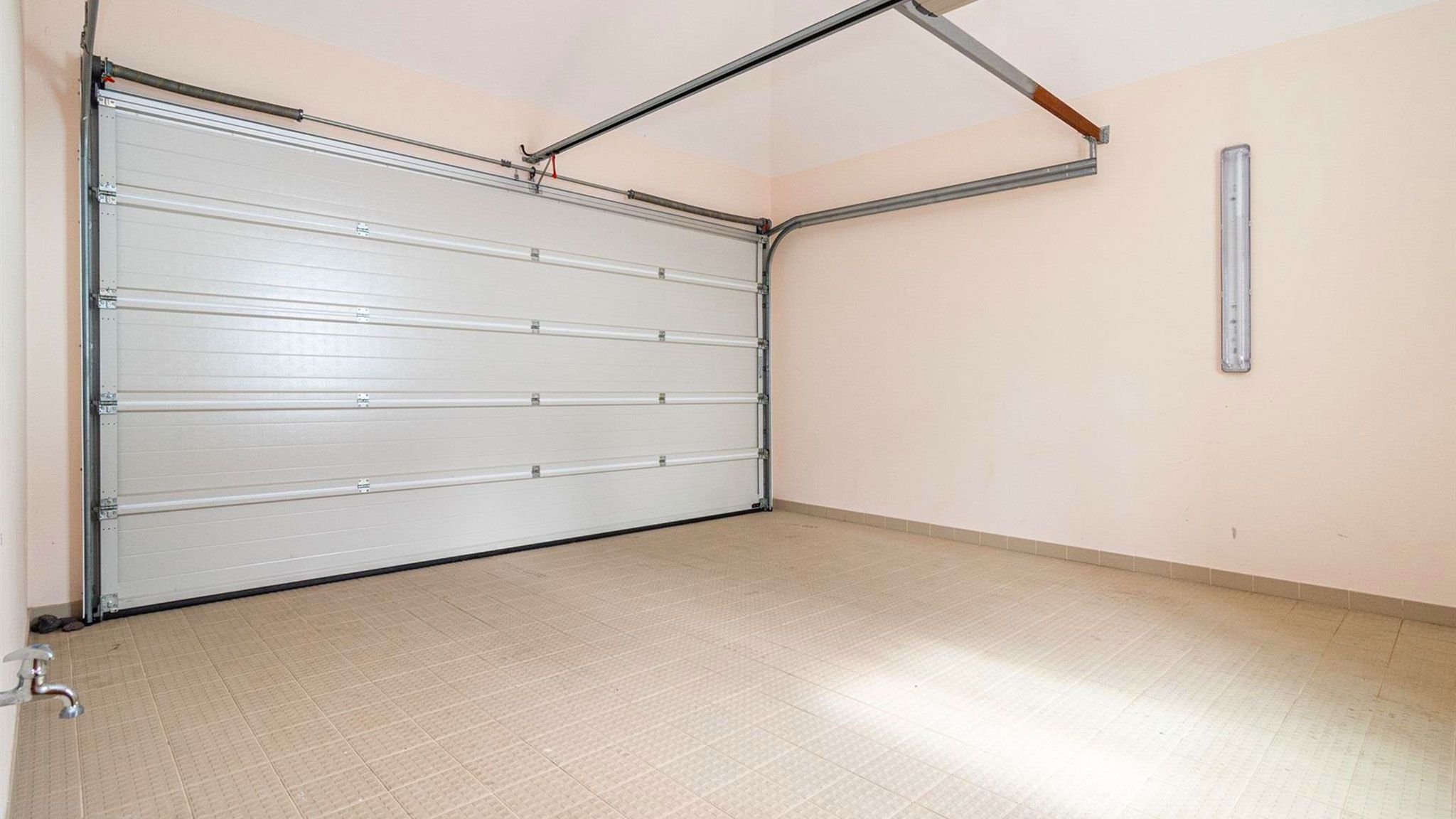M573 Garage