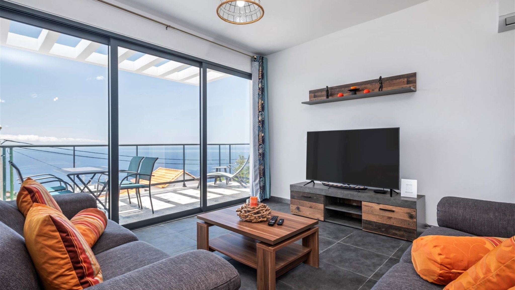 M680 Livingroom